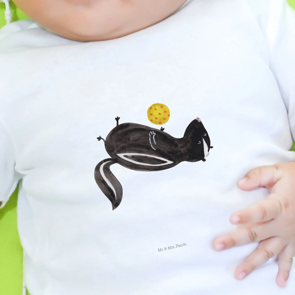 Organiczna koszulka dla niemowląt skunks piłka Baby Shirt Mädchen, Baby Shirt Klassisch, Baby Shirt Gestreift, Baby Shirt Bunt, Baby Shirt Junge, Baby Top, Baby Shirt Grau, Baby Shirt, Baby Shirt Mit Spruch, Baby Sweatshirt, Baby Baumwollshirt, Lustiges Baby Shirt, Baby Shirt Geschenk, Baby Shirt Mit Aufdruck, Süßes Baby Shirt, Baby Shirt Modern, Baby Hemd, Baby Shirt Zur Geburt, Baby Shirt Mit Motiv, Baby Shirt Unisex, Baby Pullover, Baby Shirt Erstausstattung, Baby Shirt Weiß, Baby Bio Shirt, Baby T-Shirt, Baby Shirt Alltag, Baby Oberteil, Baby Jerseyshirt, Baby Kurzarmshirt, Baby Shirt Pastell, Baby Shirt Neutral, Baby Langarmshirt, Skunk, Stinktier, Wildtier, Raubtier, Verspielt, Weisheit, Stinki, Stinker