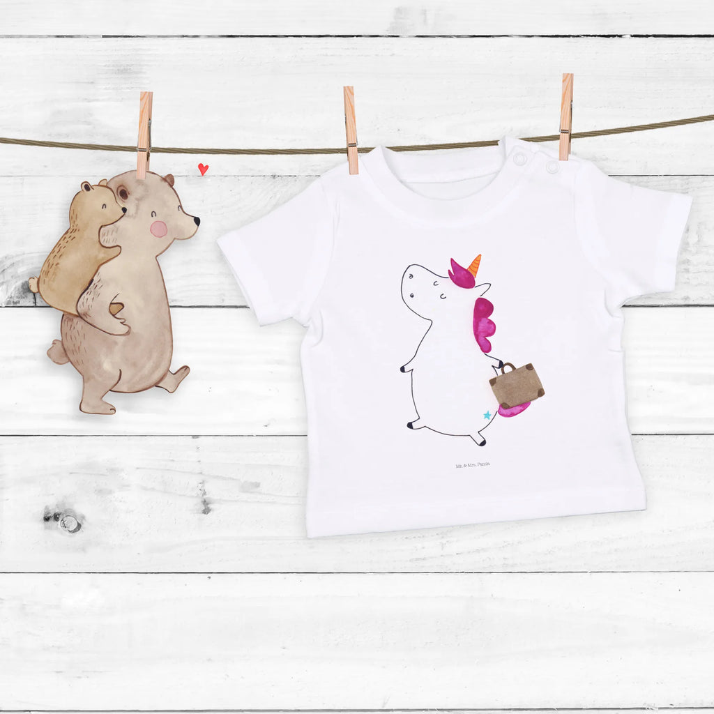 Organic Baby Shirt unicorn Suitcase Baby Baumwollshirt, Baby Shirt, Baby Langarmshirt, Baby T-Shirt, Baby Shirt Alltag, Baby Shirt Zur Geburt, Süßes Baby Shirt, Baby Shirt Geschenk, Baby Shirt Grau, Baby Oberteil, Baby Shirt Mit Motiv, Baby Bio Shirt, Baby Shirt Junge, Baby Pullover, Baby Shirt Mit Aufdruck, Baby Top, Baby Shirt Neutral, Baby Shirt Klassisch, Baby Shirt Mädchen, Baby Shirt Gestreift, Baby Shirt Erstausstattung, Baby Kurzarmshirt, Baby Shirt Weiß, Baby Shirt Pastell, Baby Sweatshirt, Baby Jerseyshirt, Baby Shirt Unisex, Baby Shirt Bunt, Baby Hemd, Baby Shirt Mit Spruch, Lustiges Baby Shirt, Baby Shirt Modern, Einhorn Deko, Einhörner, Einhorn, Unicorn, Abenteuer, Erwachsen, Kind, Witzig, Spaß, Gepäck, Reise, Verreisen, Lustig, Albern, Koffer