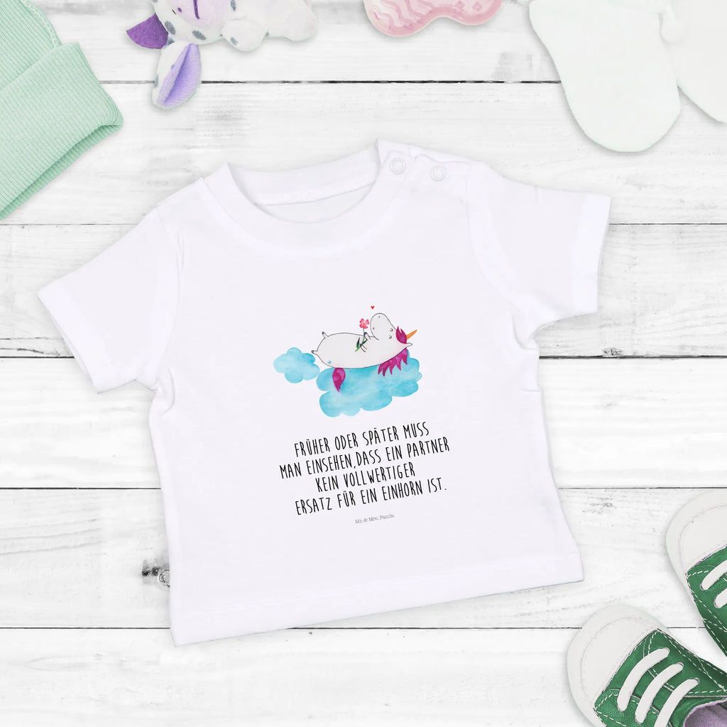 Organic Baby Shirt Einhorn Verliebt Lustiges Baby Shirt, Süßes Baby Shirt, Baby Shirt Alltag, Baby Oberteil, Baby Shirt Erstausstattung, Baby Shirt Modern, Baby Shirt Mit Spruch, Baby Hemd, Baby Shirt Geschenk, Baby Kurzarmshirt, Baby Baumwollshirt, Baby Shirt Junge, Baby Shirt Gestreift, Baby Shirt Klassisch, Baby Shirt Unisex, Baby Shirt, Baby Bio Shirt, Baby Shirt Bunt, Baby Pullover, Baby Jerseyshirt, Baby T-Shirt, Baby Sweatshirt, Baby Shirt Grau, Baby Shirt Mädchen, Baby Top, Baby Shirt Mit Aufdruck, Baby Shirt Zur Geburt, Baby Langarmshirt, Baby Shirt Pastell, Baby Shirt Mit Motiv, Baby Shirt Weiß, Baby Shirt Neutral, Einhorn Deko, Einhörner, Einhorn, Unicorn, Wolke, Verliebt, Liebe, Freundin, Liebesbeweis