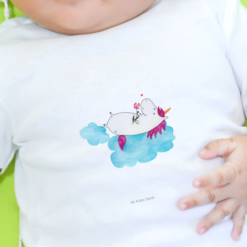 Organic Baby Shirt Einhorn Verliebt Lustiges Baby Shirt, Süßes Baby Shirt, Baby Shirt Alltag, Baby Oberteil, Baby Shirt Erstausstattung, Baby Shirt Modern, Baby Shirt Mit Spruch, Baby Hemd, Baby Shirt Geschenk, Baby Kurzarmshirt, Baby Baumwollshirt, Baby Shirt Junge, Baby Shirt Gestreift, Baby Shirt Klassisch, Baby Shirt Unisex, Baby Shirt, Baby Bio Shirt, Baby Shirt Bunt, Baby Pullover, Baby Jerseyshirt, Baby T-Shirt, Baby Sweatshirt, Baby Shirt Grau, Baby Shirt Mädchen, Baby Top, Baby Shirt Mit Aufdruck, Baby Shirt Zur Geburt, Baby Langarmshirt, Baby Shirt Pastell, Baby Shirt Mit Motiv, Baby Shirt Weiß, Baby Shirt Neutral, Einhorn Deko, Einhörner, Einhorn, Unicorn, Wolke, Verliebt, Liebe, Freundin, Liebesbeweis