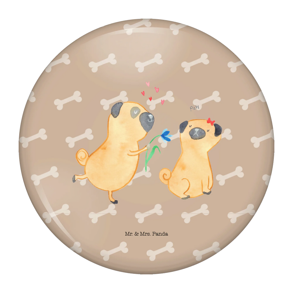 Button Mops verliebt Button-Kollektion 50 mm, Badge 50 mm, Button 50 mm, Pin-Button 50 mm, Festivalbutton 50 mm, Button-Edition 50 mm, Button-Design 50 mm, Button-Logo 50 mm, Eventbutton 50 mm, Button-Presse 50 mm, Button-Lieferung 50 mm, Button-Sujet 50 mm, Pin 50 mm, Ansteckbutton 50 mm, Button-Sonderedition 50 mm, Button-Badge 50 mm, Vereinsbutton 50 mm, Button-Motiv 50 mm, Button-Set 50 mm, Button-Emblem 50 mm, Runde Buttons 50 mm, Marketingbutton 50 mm, Button-Pin 50 mm, Button-Druck 50 mm, Button Abzeichen 50 mm, Sammlerbutton 50 mm, Button-Button 50 mm, Button-Anstecker 50 mm, Werbebutton 50 mm, Hund, Hundemotiv, Haustier, Hunderasse, Tierliebhaber, Hundebesitzer, Sprüche, Partner, verliebt, Mops, Liebesspruch. Verlobt, Geschenk Freund, Möpse, Hundeliebe, Liebe