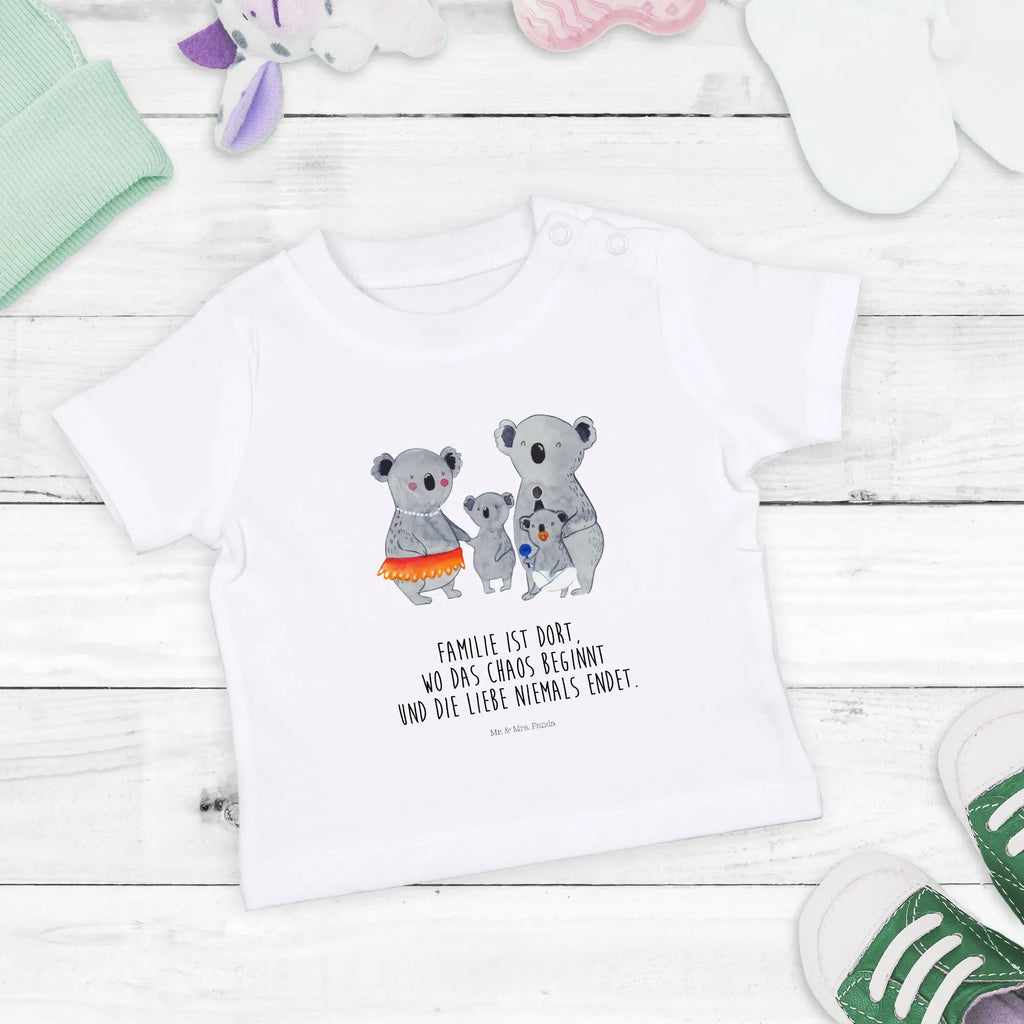 Organic Baby Shirt Koala Family Baby Shirt Alltag, Baby T-Shirt, Baby Shirt Bunt, Baby Shirt Grau, Baby Sweatshirt, Baby Jerseyshirt, Baby Shirt Erstausstattung, Baby Shirt Gestreift, Baby Kurzarmshirt, Baby Bio Shirt, Lustiges Baby Shirt, Süßes Baby Shirt, Baby Top, Baby Shirt Klassisch, Baby Shirt Modern, Baby Shirt Unisex, Baby Shirt Weiß, Baby Shirt Mädchen, Baby Shirt Zur Geburt, Baby Hemd, Baby Shirt Neutral, Baby Shirt Geschenk, Baby Baumwollshirt, Baby Shirt Pastell, Baby Langarmshirt, Baby Shirt Junge, Baby Oberteil, Baby Shirt Mit Aufdruck, Baby Shirt Mit Spruch, Baby Shirt, Baby Pullover, Baby Shirt Mit Motiv, Familie, Vatertag, Muttertag, Bruder, Schwester, Mama, Papa, Oma, Opa, Geschwister, Familienleben, Family, Koala, Koalas, Kinder