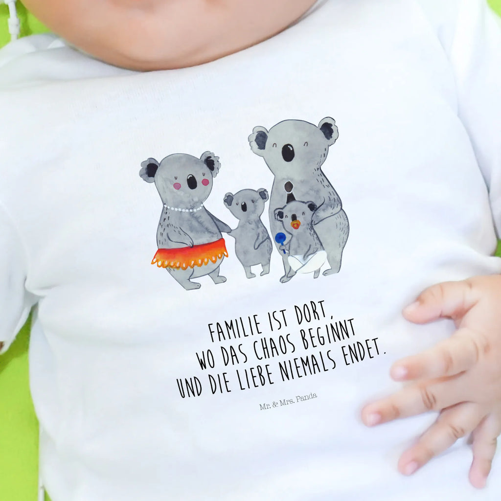 Organic Baby Shirt Koala Family Baby Shirt Alltag, Baby T-Shirt, Baby Shirt Bunt, Baby Shirt Grau, Baby Sweatshirt, Baby Jerseyshirt, Baby Shirt Erstausstattung, Baby Shirt Gestreift, Baby Kurzarmshirt, Baby Bio Shirt, Lustiges Baby Shirt, Süßes Baby Shirt, Baby Top, Baby Shirt Klassisch, Baby Shirt Modern, Baby Shirt Unisex, Baby Shirt Weiß, Baby Shirt Mädchen, Baby Shirt Zur Geburt, Baby Hemd, Baby Shirt Neutral, Baby Shirt Geschenk, Baby Baumwollshirt, Baby Shirt Pastell, Baby Langarmshirt, Baby Shirt Junge, Baby Oberteil, Baby Shirt Mit Aufdruck, Baby Shirt Mit Spruch, Baby Shirt, Baby Pullover, Baby Shirt Mit Motiv, Familie, Vatertag, Muttertag, Bruder, Schwester, Mama, Papa, Oma, Opa, Geschwister, Familienleben, Family, Koala, Koalas, Kinder