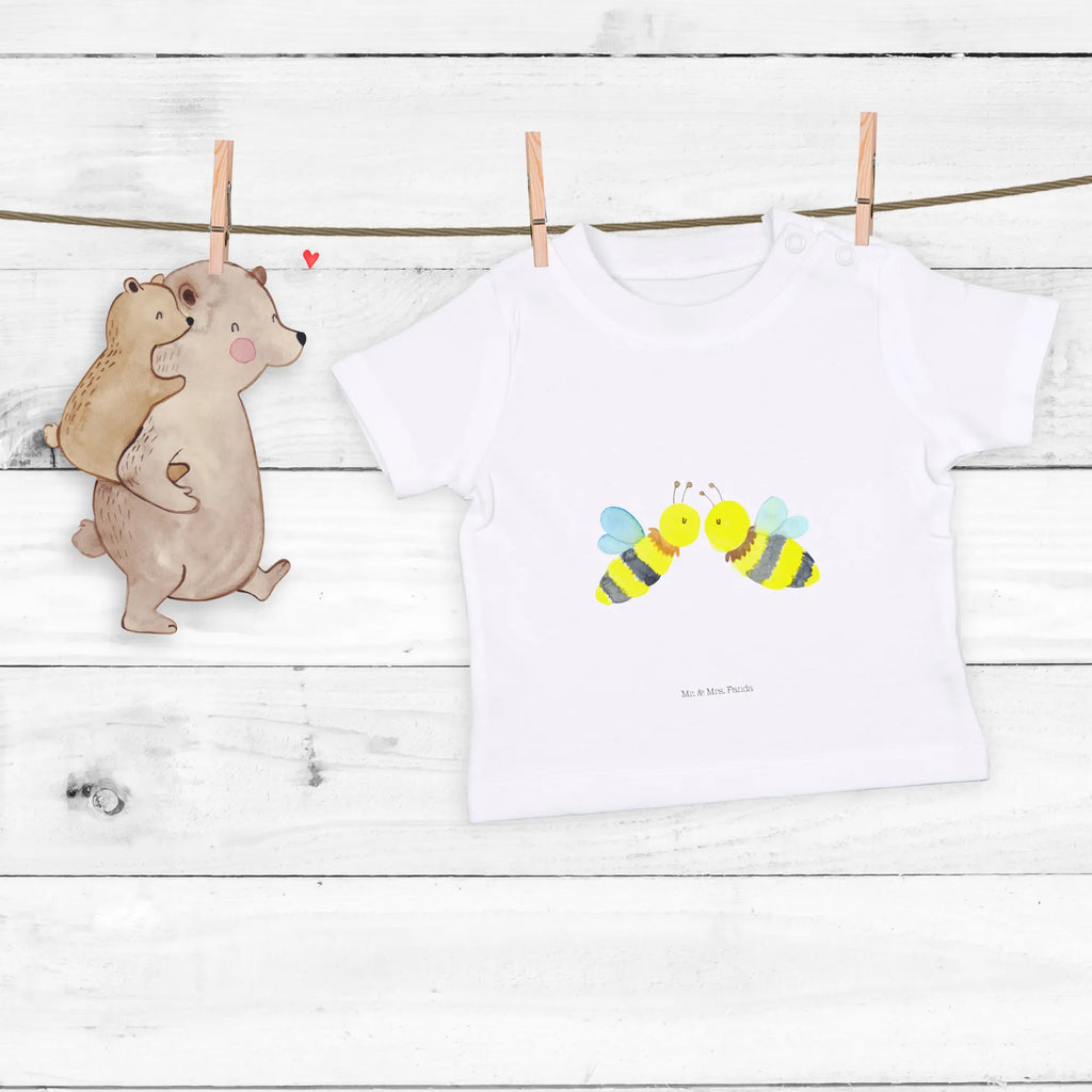 Organic Baby Shirt bee Love Baby Shirt Alltag, Baby Shirt Klassisch, Baby Jerseyshirt, Baby Shirt Zur Geburt, Baby Bio Shirt, Baby Langarmshirt, Baby T-Shirt, Baby Top, Baby Shirt Erstausstattung, Baby Shirt Weiß, Süßes Baby Shirt, Baby Shirt Grau, Baby Oberteil, Baby Shirt, Baby Shirt Mit Aufdruck, Lustiges Baby Shirt, Baby Shirt Geschenk, Baby Shirt Mädchen, Baby Pullover, Baby Sweatshirt, Baby Shirt Unisex, Baby Shirt Neutral, Baby Shirt Junge, Baby Shirt Modern, Baby Shirt Bunt, Baby Hemd, Baby Shirt Mit Spruch, Baby Shirt Gestreift, Baby Shirt Mit Motiv, Baby Kurzarmshirt, Baby Baumwollshirt, Baby Shirt Pastell, Hummel, Biene, Wespe