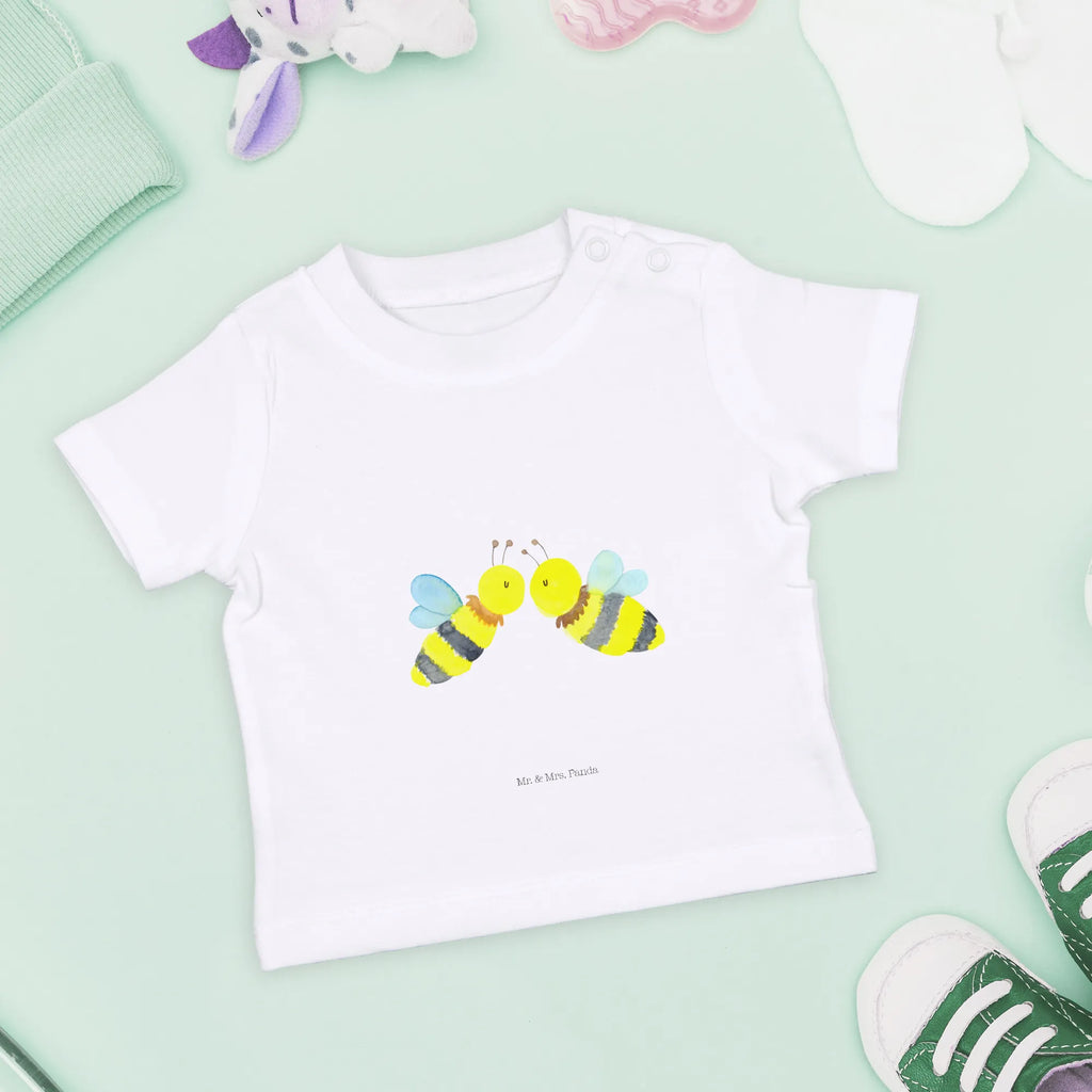 Organic Baby Shirt bee Love Baby Shirt Alltag, Baby Shirt Klassisch, Baby Jerseyshirt, Baby Shirt Zur Geburt, Baby Bio Shirt, Baby Langarmshirt, Baby T-Shirt, Baby Top, Baby Shirt Erstausstattung, Baby Shirt Weiß, Süßes Baby Shirt, Baby Shirt Grau, Baby Oberteil, Baby Shirt, Baby Shirt Mit Aufdruck, Lustiges Baby Shirt, Baby Shirt Geschenk, Baby Shirt Mädchen, Baby Pullover, Baby Sweatshirt, Baby Shirt Unisex, Baby Shirt Neutral, Baby Shirt Junge, Baby Shirt Modern, Baby Shirt Bunt, Baby Hemd, Baby Shirt Mit Spruch, Baby Shirt Gestreift, Baby Shirt Mit Motiv, Baby Kurzarmshirt, Baby Baumwollshirt, Baby Shirt Pastell, Hummel, Biene, Wespe