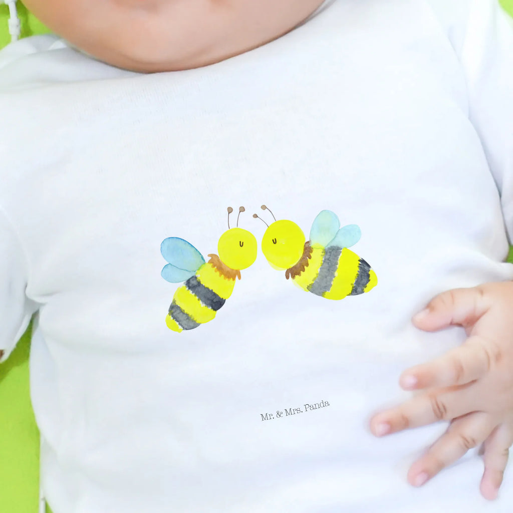 Organic Baby Shirt bee Love Baby Shirt Alltag, Baby Shirt Klassisch, Baby Jerseyshirt, Baby Shirt Zur Geburt, Baby Bio Shirt, Baby Langarmshirt, Baby T-Shirt, Baby Top, Baby Shirt Erstausstattung, Baby Shirt Weiß, Süßes Baby Shirt, Baby Shirt Grau, Baby Oberteil, Baby Shirt, Baby Shirt Mit Aufdruck, Lustiges Baby Shirt, Baby Shirt Geschenk, Baby Shirt Mädchen, Baby Pullover, Baby Sweatshirt, Baby Shirt Unisex, Baby Shirt Neutral, Baby Shirt Junge, Baby Shirt Modern, Baby Shirt Bunt, Baby Hemd, Baby Shirt Mit Spruch, Baby Shirt Gestreift, Baby Shirt Mit Motiv, Baby Kurzarmshirt, Baby Baumwollshirt, Baby Shirt Pastell, Hummel, Biene, Wespe