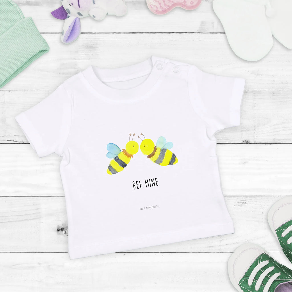 Organic Baby Shirt bee Love Baby Shirt Alltag, Baby Shirt Klassisch, Baby Jerseyshirt, Baby Shirt Zur Geburt, Baby Bio Shirt, Baby Langarmshirt, Baby T-Shirt, Baby Top, Baby Shirt Erstausstattung, Baby Shirt Weiß, Süßes Baby Shirt, Baby Shirt Grau, Baby Oberteil, Baby Shirt, Baby Shirt Mit Aufdruck, Lustiges Baby Shirt, Baby Shirt Geschenk, Baby Shirt Mädchen, Baby Pullover, Baby Sweatshirt, Baby Shirt Unisex, Baby Shirt Neutral, Baby Shirt Junge, Baby Shirt Modern, Baby Shirt Bunt, Baby Hemd, Baby Shirt Mit Spruch, Baby Shirt Gestreift, Baby Shirt Mit Motiv, Baby Kurzarmshirt, Baby Baumwollshirt, Baby Shirt Pastell, Hummel, Biene, Wespe
