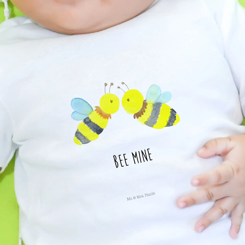 Organic Baby Shirt bee Love Baby Shirt Alltag, Baby Shirt Klassisch, Baby Jerseyshirt, Baby Shirt Zur Geburt, Baby Bio Shirt, Baby Langarmshirt, Baby T-Shirt, Baby Top, Baby Shirt Erstausstattung, Baby Shirt Weiß, Süßes Baby Shirt, Baby Shirt Grau, Baby Oberteil, Baby Shirt, Baby Shirt Mit Aufdruck, Lustiges Baby Shirt, Baby Shirt Geschenk, Baby Shirt Mädchen, Baby Pullover, Baby Sweatshirt, Baby Shirt Unisex, Baby Shirt Neutral, Baby Shirt Junge, Baby Shirt Modern, Baby Shirt Bunt, Baby Hemd, Baby Shirt Mit Spruch, Baby Shirt Gestreift, Baby Shirt Mit Motiv, Baby Kurzarmshirt, Baby Baumwollshirt, Baby Shirt Pastell, Hummel, Biene, Wespe
