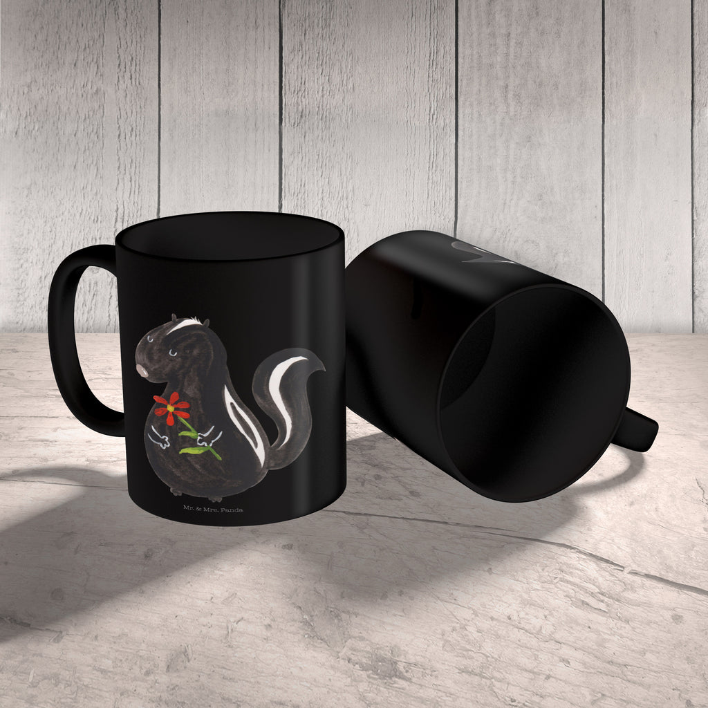 Mug skunk flower Geschenktasse, Tasse mit Motiven, Kaffeetasse, Bürotasse, Keramiktasse, Porzellantasse, Teetasse, Tasse, Tasse mit Zitaten, Stinktier, Skunk, Raubtier, Dreams, Träume, Tagträumer, Stinker, Stinki, Wildtier, verträumt