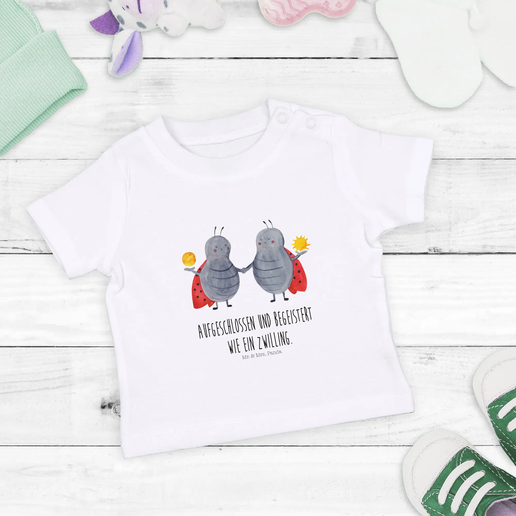 Organic Baby Shirt Sternzeichen Zwilling Baby Shirt Alltag, Baby Shirt Geschenk, Baby Shirt Bunt, Baby Sweatshirt, Baby Shirt, Baby T-Shirt, Baby Shirt Mit Aufdruck, Baby Hemd, Baby Jerseyshirt, Süßes Baby Shirt, Baby Kurzarmshirt, Baby Baumwollshirt, Baby Shirt Modern, Baby Shirt Gestreift, Baby Shirt Grau, Lustiges Baby Shirt, Baby Langarmshirt, Baby Bio Shirt, Baby Shirt Mädchen, Baby Oberteil, Baby Shirt Zur Geburt, Baby Shirt Pastell, Baby Shirt Mit Spruch, Baby Shirt Erstausstattung, Baby Shirt Klassisch, Baby Shirt Mit Motiv, Baby Shirt Weiß, Baby Pullover, Baby Shirt Neutral, Baby Top, Baby Shirt Unisex, Baby Shirt Junge, Horoskop, Astrologie, Sternzeichen, Aszendent, Tierkreiszeichen, Zwillingsbruder, Zwilling Geschenk, Geschenk Mai, Glückskäfer, Marienkäfer, Geschenk Juni, Zwillingsschwester, Zwillinge, Geburtstag Mai, Zwilling Sternzeichen