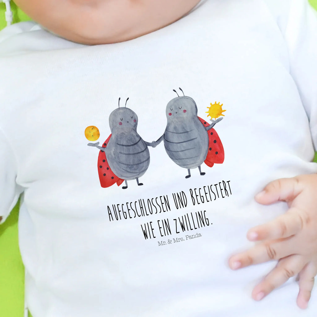 Organic Baby Shirt Sternzeichen Zwilling Baby Shirt Alltag, Baby Shirt Geschenk, Baby Shirt Bunt, Baby Sweatshirt, Baby Shirt, Baby T-Shirt, Baby Shirt Mit Aufdruck, Baby Hemd, Baby Jerseyshirt, Süßes Baby Shirt, Baby Kurzarmshirt, Baby Baumwollshirt, Baby Shirt Modern, Baby Shirt Gestreift, Baby Shirt Grau, Lustiges Baby Shirt, Baby Langarmshirt, Baby Bio Shirt, Baby Shirt Mädchen, Baby Oberteil, Baby Shirt Zur Geburt, Baby Shirt Pastell, Baby Shirt Mit Spruch, Baby Shirt Erstausstattung, Baby Shirt Klassisch, Baby Shirt Mit Motiv, Baby Shirt Weiß, Baby Pullover, Baby Shirt Neutral, Baby Top, Baby Shirt Unisex, Baby Shirt Junge, Horoskop, Astrologie, Sternzeichen, Aszendent, Tierkreiszeichen, Zwillingsbruder, Zwilling Geschenk, Geschenk Mai, Glückskäfer, Marienkäfer, Geschenk Juni, Zwillingsschwester, Zwillinge, Geburtstag Mai, Zwilling Sternzeichen