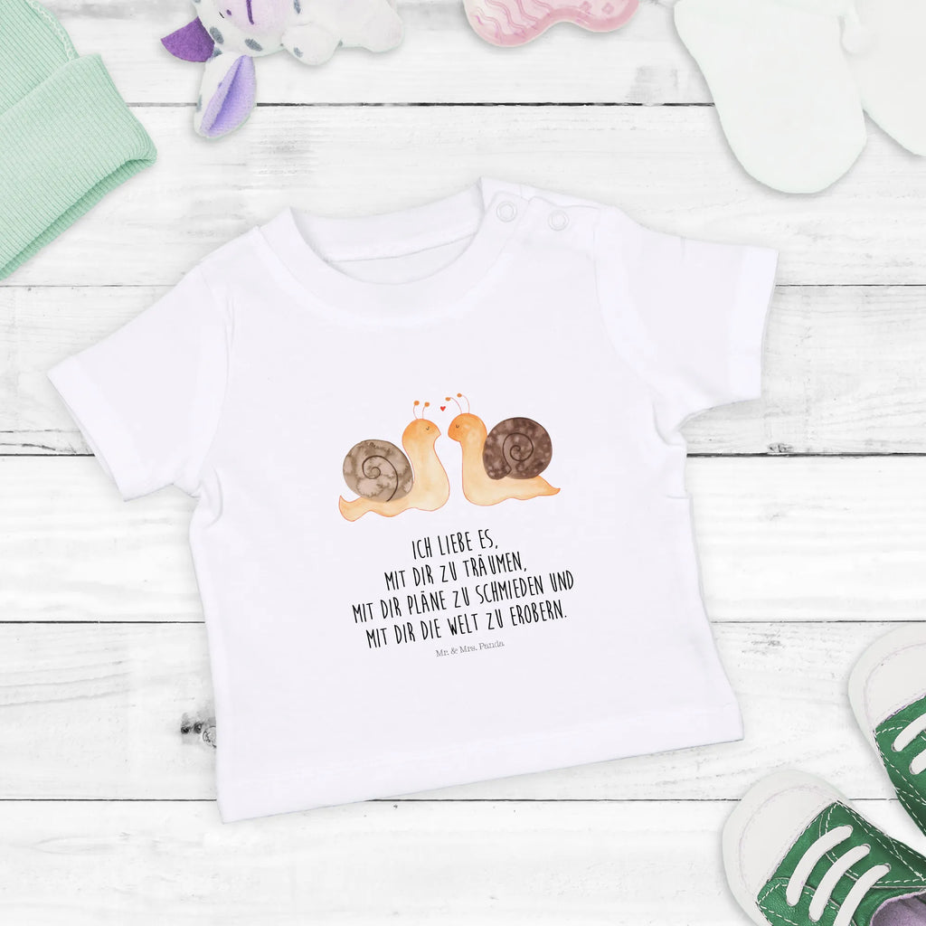 Organiczna koszulka dla niemowląt Miłość ślimaków Süßes Baby Shirt, Baby Kurzarmshirt, Lustiges Baby Shirt, Baby Shirt Gestreift, Baby Shirt Modern, Baby Jerseyshirt, Baby Shirt Pastell, Baby Shirt Mädchen, Baby Shirt Neutral, Baby Shirt Unisex, Baby Shirt Mit Aufdruck, Baby Baumwollshirt, Baby Shirt Junge, Baby Shirt Mit Motiv, Baby Shirt Mit Spruch, Baby Shirt Alltag, Baby Shirt, Baby Shirt Bunt, Baby Bio Shirt, Baby T-Shirt, Baby Shirt Klassisch, Baby Langarmshirt, Baby Pullover, Baby Shirt Weiß, Baby Oberteil, Baby Sweatshirt, Baby Shirt Geschenk, Baby Shirt Grau, Baby Shirt Erstausstattung, Baby Shirt Zur Geburt, Baby Top, Baby Hemd, Liebe, Partner, Freund, Freundin, Ehemann, Ehefrau, Heiraten, Verlobung, Heiratsantrag, Liebesgeschenk, Jahrestag, Hocheitstag