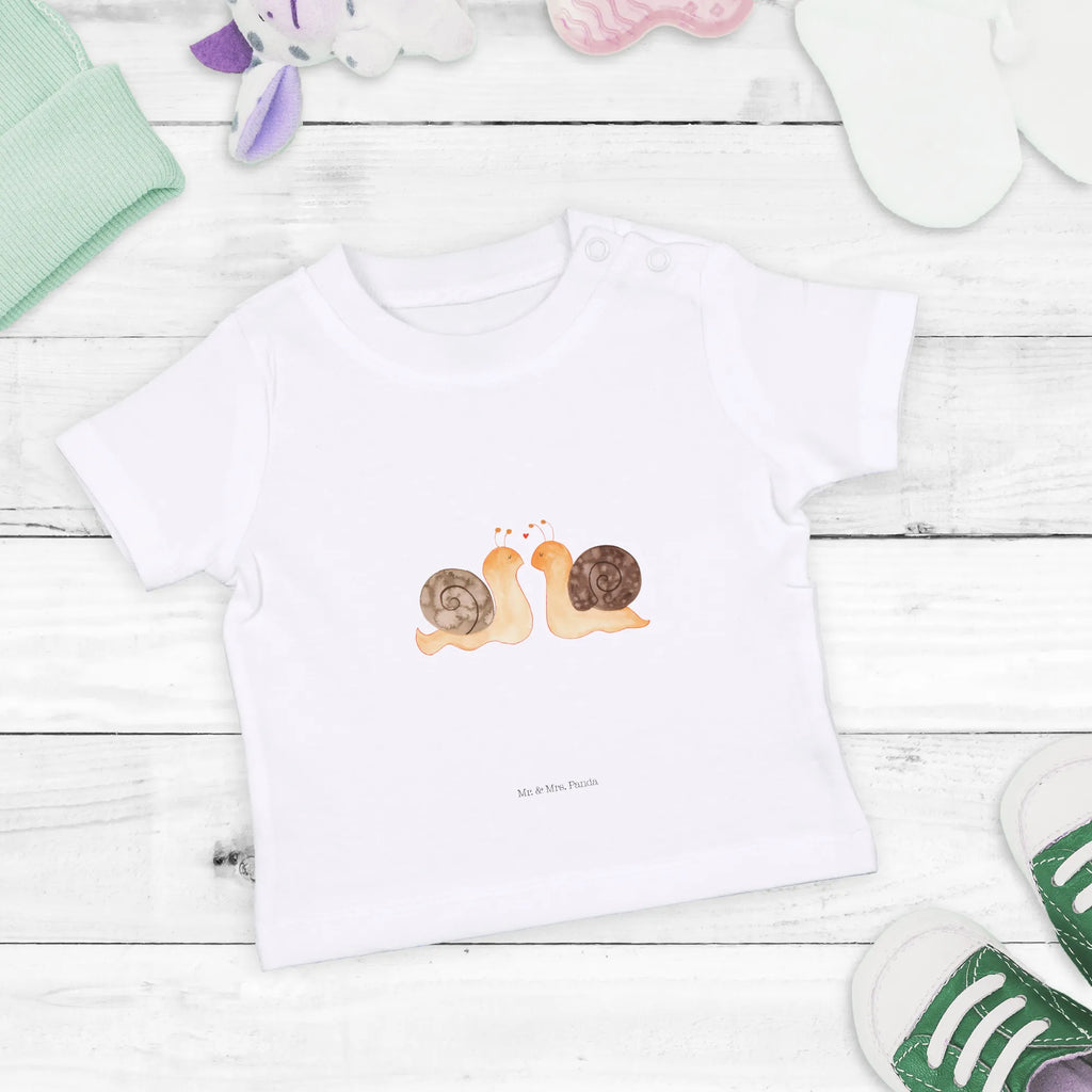 Organiczna koszulka dla niemowląt Miłość ślimaków Süßes Baby Shirt, Baby Kurzarmshirt, Lustiges Baby Shirt, Baby Shirt Gestreift, Baby Shirt Modern, Baby Jerseyshirt, Baby Shirt Pastell, Baby Shirt Mädchen, Baby Shirt Neutral, Baby Shirt Unisex, Baby Shirt Mit Aufdruck, Baby Baumwollshirt, Baby Shirt Junge, Baby Shirt Mit Motiv, Baby Shirt Mit Spruch, Baby Shirt Alltag, Baby Shirt, Baby Shirt Bunt, Baby Bio Shirt, Baby T-Shirt, Baby Shirt Klassisch, Baby Langarmshirt, Baby Pullover, Baby Shirt Weiß, Baby Oberteil, Baby Sweatshirt, Baby Shirt Geschenk, Baby Shirt Grau, Baby Shirt Erstausstattung, Baby Shirt Zur Geburt, Baby Top, Baby Hemd, Liebe, Partner, Freund, Freundin, Ehemann, Ehefrau, Heiraten, Verlobung, Heiratsantrag, Liebesgeschenk, Jahrestag, Hocheitstag