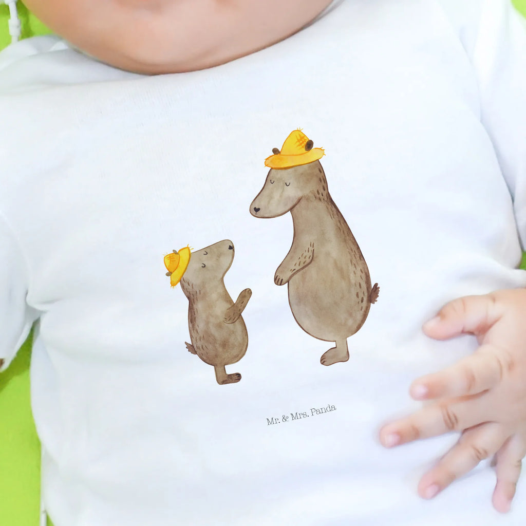 Organiczna koszulka dla niemowląt Niedźwiedzie z kapeluszami Baby Shirt Neutral, Baby Shirt Mädchen, Baby Shirt Unisex, Baby Shirt Mit Spruch, Baby Shirt, Baby Shirt Mit Motiv, Baby Baumwollshirt, Baby Langarmshirt, Süßes Baby Shirt, Lustiges Baby Shirt, Baby Oberteil, Baby Shirt Weiß, Baby Shirt Gestreift, Baby Shirt Erstausstattung, Baby Shirt Modern, Baby Shirt Alltag, Baby Top, Baby Pullover, Baby Shirt Klassisch, Baby Bio Shirt, Baby Jerseyshirt, Baby Hemd, Baby Shirt Pastell, Baby Shirt Mit Aufdruck, Baby Shirt Bunt, Baby T-Shirt, Baby Sweatshirt, Baby Shirt Geschenk, Baby Shirt Zur Geburt, Baby Kurzarmshirt, Baby Shirt Grau, Baby Shirt Junge, Vatertag, Muttertag, Familie, Schwester, Bruder, Mama, Papa, Oma, Opa, Vater, Dad, Sohn, Kind, Bär, Lieblingsmensch, Vorbild, Paps, Daddy, Söhne, Vater-Sohn, Papi, Kinder, Family, Bären