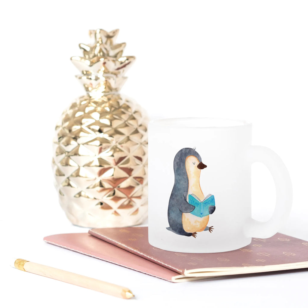 Glass tea cup Penguin A book Teetasse, Teegläser, becher glas, Teeglas, Tasse, Tasse Für Tee, Teetasse Glas, Glas Teebecher, Große Teetasse, getränkeglas, becher für tee, Tee Tasse, Trinkglas, glastasse, Becher, Teetasse aus Glas, tasse glas, Glasbecher, Pinguin, Faulenzen, Lesen, Buch, Nichtstun, Bücherwurm, Ferien, Pinguine, Freizeit, Urlaub