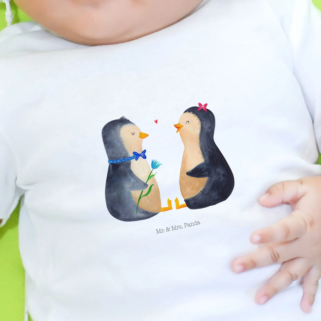 Organic Baby Shirt Pinguin Pärchen Baby Shirt Junge, Baby Shirt Bunt, Baby Shirt, Baby Shirt Gestreift, Baby Shirt Weiß, Baby Shirt Mit Aufdruck, Baby Sweatshirt, Baby Shirt Grau, Baby Top, Baby Shirt Mit Motiv, Baby Pullover, Baby Langarmshirt, Baby Oberteil, Baby Shirt Modern, Baby Shirt Mit Spruch, Süßes Baby Shirt, Baby Kurzarmshirt, Baby Shirt Klassisch, Baby Shirt Unisex, Baby T-Shirt, Baby Bio Shirt, Baby Shirt Geschenk, Baby Shirt Alltag, Baby Shirt Zur Geburt, Lustiges Baby Shirt, Baby Baumwollshirt, Baby Jerseyshirt, Baby Shirt Pastell, Baby Shirt Erstausstattung, Baby Shirt Neutral, Baby Hemd, Baby Shirt Mädchen, Pinguin, Hochzeit, große Liebe, Hochzeitstag, Pinguine, Hochzeitsgeschenk, Jahrestag, Liebe, Verlobung, Liebesbeweis, Traumpaar, Liebespaar, Liebesgeschenk