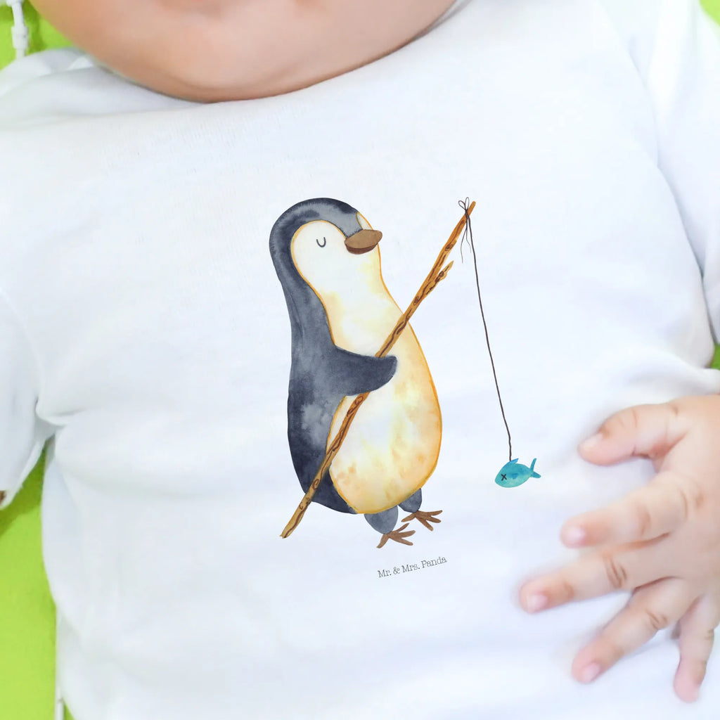Organic Baby Shirt Pinguin Angler Baby Shirt Klassisch, Baby Sweatshirt, Baby Shirt Junge, Lustiges Baby Shirt, Baby Shirt, Baby Oberteil, Baby Hemd, Baby Shirt Mit Motiv, Baby Shirt Alltag, Baby Top, Baby Kurzarmshirt, Süßes Baby Shirt, Baby Pullover, Baby Bio Shirt, Baby T-Shirt, Baby Shirt Mädchen, Baby Langarmshirt, Baby Shirt Geschenk, Baby Shirt Mit Spruch, Baby Baumwollshirt, Baby Shirt Zur Geburt, Baby Shirt Pastell, Baby Shirt Modern, Baby Shirt Grau, Baby Shirt Erstausstattung, Baby Shirt Mit Aufdruck, Baby Shirt Gestreift, Baby Shirt Neutral, Baby Shirt Unisex, Baby Jerseyshirt, Baby Shirt Weiß, Baby Shirt Bunt, Pinguin, Angler, Pinguine, Angeln, Geschenkidee, Planer, Freundinnen, Urlaub, Motivation, Wochenende, Geschenk, Plan, Hobby, Tagträume, Neustart, Tagesplan