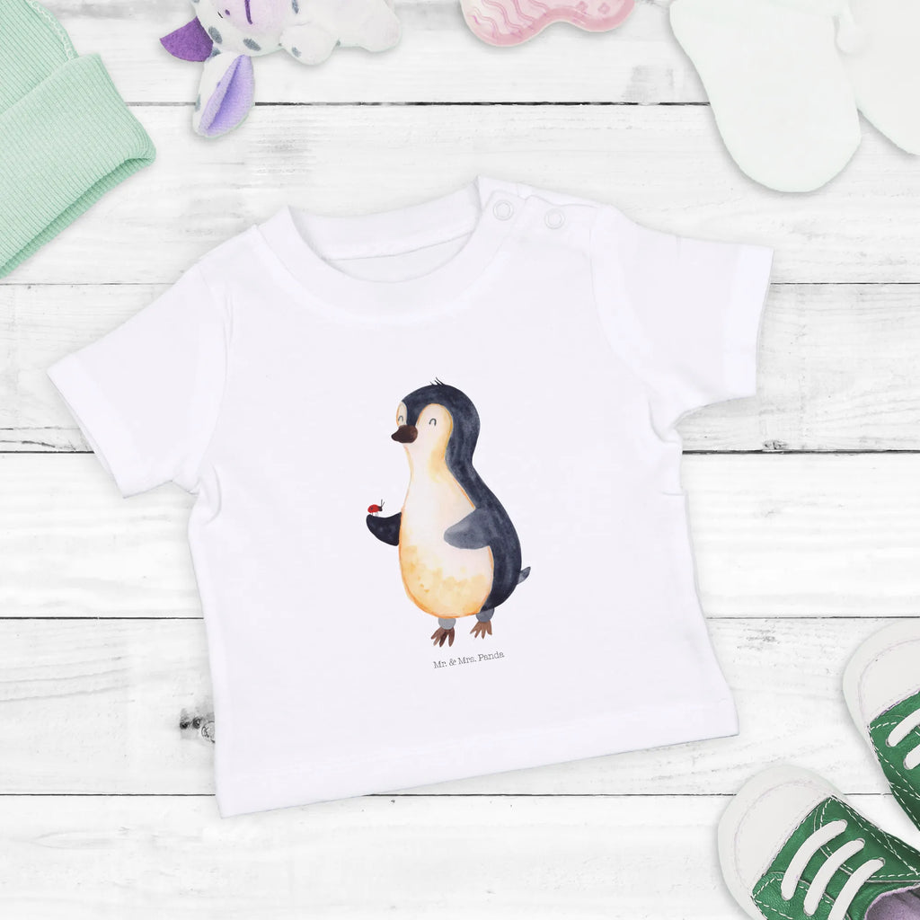 Organic Baby Shirt Pinguin Marienkäfer Baby Shirt Bunt, Baby Shirt Mit Spruch, Baby Shirt Klassisch, Baby Shirt Mädchen, Baby Oberteil, Baby Shirt Gestreift, Baby Shirt Pastell, Baby Shirt Mit Motiv, Baby Langarmshirt, Baby Shirt Alltag, Baby Shirt Zur Geburt, Baby Shirt Unisex, Baby Sweatshirt, Baby Shirt Grau, Baby Top, Baby Pullover, Baby Kurzarmshirt, Baby Shirt Junge, Baby Shirt Weiß, Baby Shirt, Baby Shirt Erstausstattung, Baby Bio Shirt, Baby Baumwollshirt, Baby Hemd, Baby T-Shirt, Baby Shirt Neutral, Baby Jerseyshirt, Baby Shirt Modern, Süßes Baby Shirt, Baby Shirt Mit Aufdruck, Baby Shirt Geschenk, Lustiges Baby Shirt, Pinguin, Marienkäfer, Wunder, Glück, Lebensfreude, Pinguine, Freude, Liebe