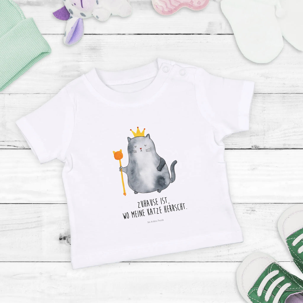 Organic Baby Shirt Katze König Baby Shirt Junge, Baby Top, Baby Shirt Unisex, Baby Shirt Zur Geburt, Baby Sweatshirt, Baby Pullover, Baby Shirt Mit Spruch, Baby Bio Shirt, Baby Shirt Alltag, Baby T-Shirt, Baby Shirt Neutral, Süßes Baby Shirt, Baby Shirt Klassisch, Baby Shirt Weiß, Baby Shirt Gestreift, Baby Shirt Erstausstattung, Baby Jerseyshirt, Baby Shirt Modern, Baby Hemd, Baby Shirt Grau, Baby Shirt Mädchen, Baby Shirt Mit Motiv, Baby Shirt Bunt, Baby Shirt Geschenk, Baby Kurzarmshirt, Baby Shirt, Baby Langarmshirt, Baby Shirt Pastell, Lustiges Baby Shirt, Baby Baumwollshirt, Baby Shirt Mit Aufdruck, Baby Oberteil, Katzenmotiv, Katze, Katzenfan, Katzendeko, Katzenfreund, Katzenliebhaber, Katzenprodukte, Katzenartikel, Katzenaccessoires, Katzensouvenirs, Katzenliebhaberprodukte, Katzenmotive, Wohnung, Cats, Katzenbesitzerin, Erste Eigenen Wohnung, Queen, Cat, König, Königin, Mietzhaus, Mietze, Katzen, Haustier, Familie, Katzenhalter, Einzug, Umzug, Kater