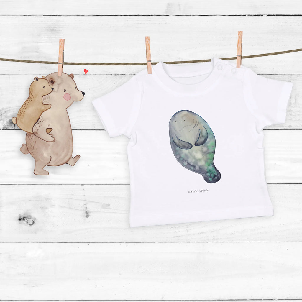 Organiczna koszulka dla niemowląt morska krowa Szczęśliwy Baby Shirt Neutral, Baby Shirt Geschenk, Baby Shirt Mit Aufdruck, Baby Bio Shirt, Baby Pullover, Baby Shirt Mit Spruch, Baby Shirt Mit Motiv, Süßes Baby Shirt, Baby Shirt Zur Geburt, Baby Shirt Junge, Baby Langarmshirt, Baby Sweatshirt, Baby Oberteil, Baby Baumwollshirt, Baby Shirt Unisex, Baby Shirt Mädchen, Lustiges Baby Shirt, Baby Shirt Modern, Baby Shirt Grau, Baby Shirt Weiß, Baby Shirt Bunt, Baby Shirt Pastell, Baby T-Shirt, Baby Top, Baby Shirt Gestreift, Baby Shirt Erstausstattung, Baby Shirt, Baby Kurzarmshirt, Baby Jerseyshirt, Baby Shirt Klassisch, Baby Hemd, Baby Shirt Alltag, Meerestiere, Meer, Urlaub, Respekt, Neuanfang, Achtsamkeit, Seekühe, Neustart, Seekuh, Freundin, Zufrieden, Selbstliebe, Liebeskummer