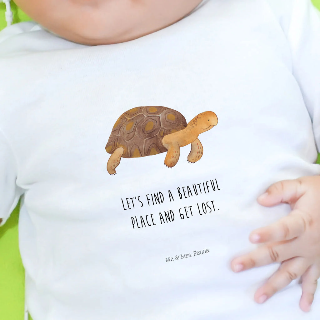 Organic Baby Shirt Schildkröte Marschieren Baby Bio Shirt, Baby Kurzarmshirt, Baby Shirt, Baby Shirt Neutral, Baby Pullover, Baby Baumwollshirt, Baby Top, Baby Shirt Alltag, Baby Oberteil, Baby Shirt Pastell, Lustiges Baby Shirt, Baby Shirt Weiß, Baby Jerseyshirt, Baby Shirt Mit Motiv, Baby Shirt Klassisch, Baby Shirt Gestreift, Baby Hemd, Baby Shirt Junge, Baby T-Shirt, Baby Shirt Modern, Baby Shirt Geschenk, Baby Shirt Mit Spruch, Baby Shirt Unisex, Baby Shirt Grau, Baby Shirt Bunt, Baby Langarmshirt, Baby Shirt Zur Geburt, Süßes Baby Shirt, Baby Sweatshirt, Baby Shirt Mit Aufdruck, Baby Shirt Mädchen, Baby Shirt Erstausstattung, Urlaub, Meerestiere, Meer, Inspiration, Reiselust, Motivation, Abenteuer, Get Lost, Neustart, Lieblingsmensch, Schildkröte, Schildkröten