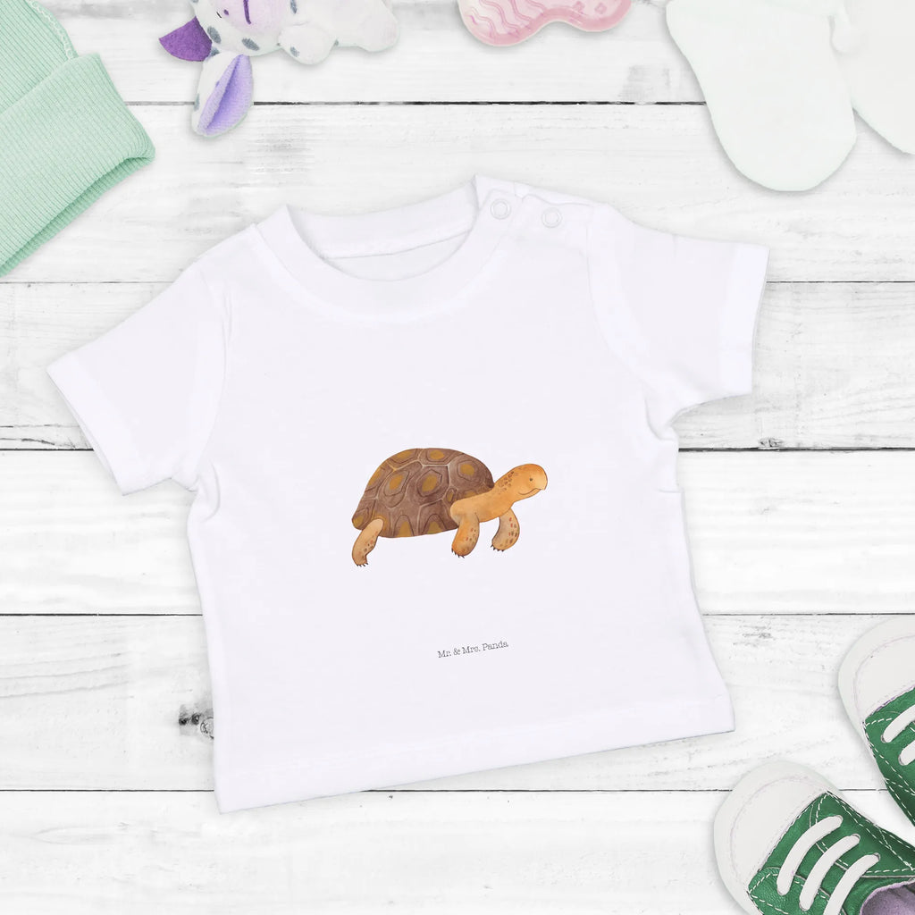 Organic Baby Shirt Schildkröte Marschieren Baby Bio Shirt, Baby Kurzarmshirt, Baby Shirt, Baby Shirt Neutral, Baby Pullover, Baby Baumwollshirt, Baby Top, Baby Shirt Alltag, Baby Oberteil, Baby Shirt Pastell, Lustiges Baby Shirt, Baby Shirt Weiß, Baby Jerseyshirt, Baby Shirt Mit Motiv, Baby Shirt Klassisch, Baby Shirt Gestreift, Baby Hemd, Baby Shirt Junge, Baby T-Shirt, Baby Shirt Modern, Baby Shirt Geschenk, Baby Shirt Mit Spruch, Baby Shirt Unisex, Baby Shirt Grau, Baby Shirt Bunt, Baby Langarmshirt, Baby Shirt Zur Geburt, Süßes Baby Shirt, Baby Sweatshirt, Baby Shirt Mit Aufdruck, Baby Shirt Mädchen, Baby Shirt Erstausstattung, Urlaub, Meerestiere, Meer, Inspiration, Reiselust, Motivation, Abenteuer, Get Lost, Neustart, Lieblingsmensch, Schildkröte, Schildkröten