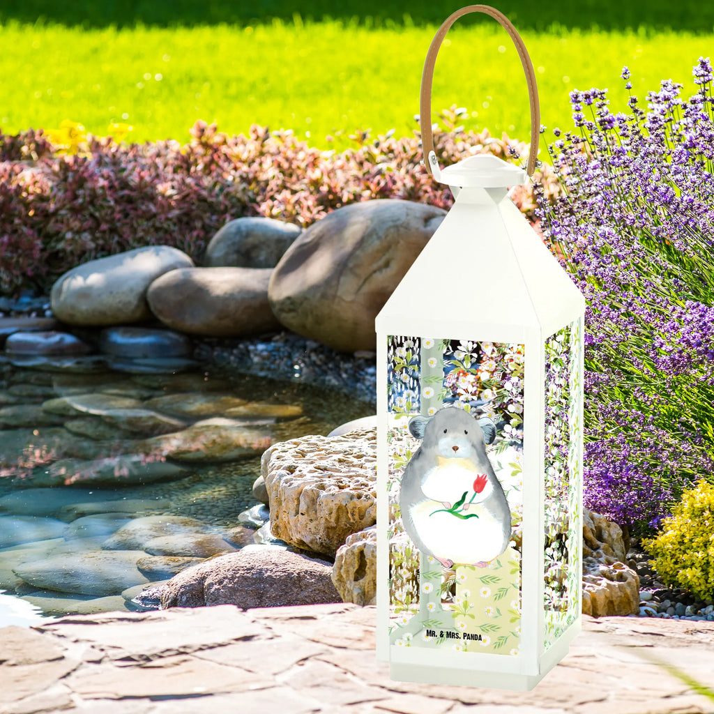 Dekoracyjna latarnia szynszyla kwiat Tischlaterne, Kerzenlaterne, Laterne Shabby Chic, Laterne Rustikal, Windlicht, Laterne Minimalistisch, Laterne Romantisch, Laterne Skandinavisch, Laterne Klein, Laterne Maritim, Laternen-Set, Laterne XXL, Laternenwindlicht, Laterne Weiß, Laterne Wind- und Wetterfest, Laterne Spülmaschinenfest (Glas), Metalllaterne, Lichterkettenlaterne, Laterne Zum Stellen, Deko Laterne, Laterne Zum Hängen, Laterne Mit Muster, Hängeleuchte, Innenraum-Laterne, Outdoor-Laterne, Glaslaterne, Laterne Deko, Terrasse-Laterne, Holzlaterne, Lichterlaterne, LED-Laterne, Laterne Beleuchtet, Laterne Landhausstil, Laterne Mit Blumenmotiv, Laterne Vintage, Laterne Klassisch, Laterne Mit Motiv, Metall Laterne, Leuchten, Laternenlicht, Laterne Mit Sternenmuster, Hängelaterne Deko, Dekolaterne, Laterne Modern, Windlichtlaterne, Teelichthalter Laterne, Laterne Pastellfarben, Laterne Orientalisch, Laterne Mit Spiegelglas, Laterne Mit Griff, Gute Laune, Tiermotive, Tiere, Lustige Sprüche, Chaos, Büro, Büroalltag, Liebeskummer, traurig sein, Chinchilla, Kummer, Glücklichsein, Depressionen, Chinchillas