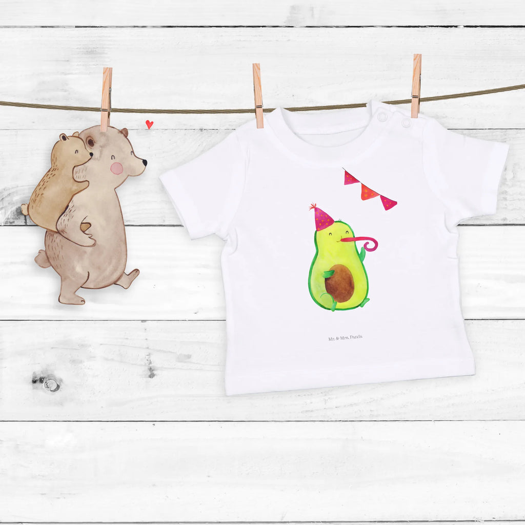 Organic Baby Shirt Avocado Party Baby Shirt Mit Aufdruck, Baby Shirt, Baby Shirt Modern, Baby Shirt Bunt, Baby Shirt Mädchen, Baby Baumwollshirt, Baby T-Shirt, Baby Shirt Erstausstattung, Baby Langarmshirt, Baby Shirt Junge, Baby Shirt Gestreift, Baby Shirt Mit Motiv, Baby Shirt Unisex, Baby Shirt Weiß, Baby Jerseyshirt, Baby Top, Baby Bio Shirt, Baby Shirt Klassisch, Süßes Baby Shirt, Baby Shirt Pastell, Baby Oberteil, Baby Shirt Grau, Baby Pullover, Baby Shirt Zur Geburt, Baby Sweatshirt, Baby Shirt Mit Spruch, Baby Kurzarmshirt, Baby Shirt Alltag, Lustiges Baby Shirt, Baby Shirt Geschenk, Baby Hemd, Baby Shirt Neutral, Gesund, Vegan, Veggie, Avocado, Geburtstag, Feier, Geburtstagsfeier, Abschluss, Firmenfeier, Prüfung, Schulabschluss, Abifeier, Feierei, Party, Bestanden, Jahrestag, Klassenfeier, Avocados, Lieblingstag, Jubiläum, Happy Birthday, Abi