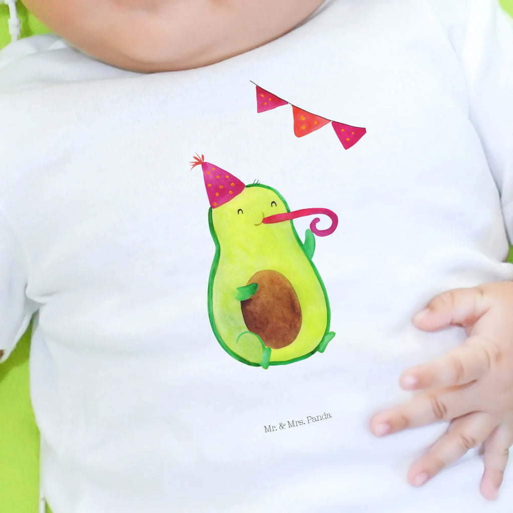 Organic Baby Shirt Avocado Party Baby Shirt Mit Aufdruck, Baby Shirt, Baby Shirt Modern, Baby Shirt Bunt, Baby Shirt Mädchen, Baby Baumwollshirt, Baby T-Shirt, Baby Shirt Erstausstattung, Baby Langarmshirt, Baby Shirt Junge, Baby Shirt Gestreift, Baby Shirt Mit Motiv, Baby Shirt Unisex, Baby Shirt Weiß, Baby Jerseyshirt, Baby Top, Baby Bio Shirt, Baby Shirt Klassisch, Süßes Baby Shirt, Baby Shirt Pastell, Baby Oberteil, Baby Shirt Grau, Baby Pullover, Baby Shirt Zur Geburt, Baby Sweatshirt, Baby Shirt Mit Spruch, Baby Kurzarmshirt, Baby Shirt Alltag, Lustiges Baby Shirt, Baby Shirt Geschenk, Baby Hemd, Baby Shirt Neutral, Gesund, Vegan, Veggie, Avocado, Geburtstag, Feier, Geburtstagsfeier, Abschluss, Firmenfeier, Prüfung, Schulabschluss, Abifeier, Feierei, Party, Bestanden, Jahrestag, Klassenfeier, Avocados, Lieblingstag, Jubiläum, Happy Birthday, Abi
