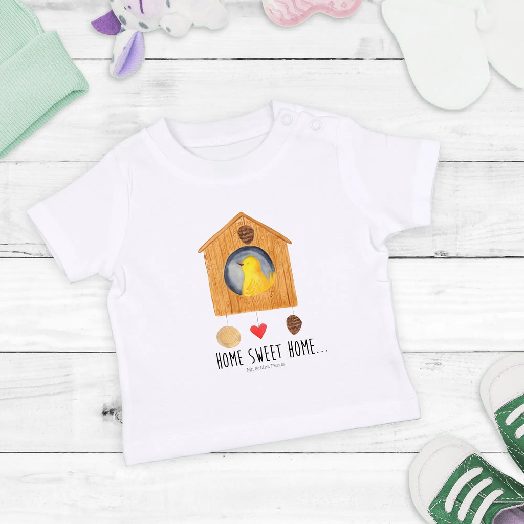 Organic Baby Shirt Vogelhaus Home Baby Baumwollshirt, Baby Shirt Erstausstattung, Baby Oberteil, Baby Shirt Pastell, Baby Shirt Bunt, Baby Shirt Mit Spruch, Baby Shirt Klassisch, Baby Shirt Alltag, Baby Shirt Grau, Baby Shirt, Süßes Baby Shirt, Baby Langarmshirt, Lustiges Baby Shirt, Baby Shirt Mit Aufdruck, Baby Shirt Gestreift, Baby Shirt Neutral, Baby Shirt Geschenk, Baby Shirt Zur Geburt, Baby Shirt Mit Motiv, Baby Jerseyshirt, Baby Top, Baby T-Shirt, Baby Pullover, Baby Kurzarmshirt, Baby Shirt Modern, Baby Sweatshirt, Baby Shirt Junge, Baby Shirt Unisex, Baby Bio Shirt, Baby Hemd, Baby Shirt Weiß, Baby Shirt Mädchen, Lustige Sprüche, Tiermotive, Tiere, Gute Laune, Hausbau, Einzug, Vogel, Geschenk, Home Sweet Home, Einzugsgeschenk, Vogelhaus, Haus, Umzug
