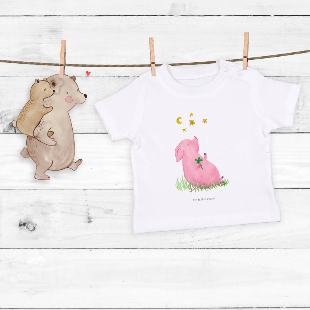 Organic Baby Shirt Schwein Glück Baby Shirt Unisex, Baby Shirt Pastell, Baby Hemd, Baby Bio Shirt, Baby Baumwollshirt, Baby Shirt, Baby Pullover, Baby Top, Baby Shirt Erstausstattung, Baby Shirt Geschenk, Baby Shirt Mit Spruch, Baby Shirt Mit Aufdruck, Baby Jerseyshirt, Baby Shirt Weiß, Baby T-Shirt, Baby Shirt Junge, Baby Oberteil, Lustiges Baby Shirt, Baby Shirt Modern, Baby Shirt Bunt, Baby Shirt Klassisch, Baby Shirt Mädchen, Baby Shirt Neutral, Baby Shirt Grau, Baby Sweatshirt, Baby Shirt Mit Motiv, Baby Shirt Gestreift, Süßes Baby Shirt, Baby Kurzarmshirt, Baby Shirt Alltag, Baby Langarmshirt, Baby Shirt Zur Geburt, Gute Laune, Tiermotive, Tiere, Lustige Sprüche, Schwein, Glücksbringer, Glücksschwein. Glück, Sernchen, Schweinchen, Träume, Ziele, Sterne, Motivation