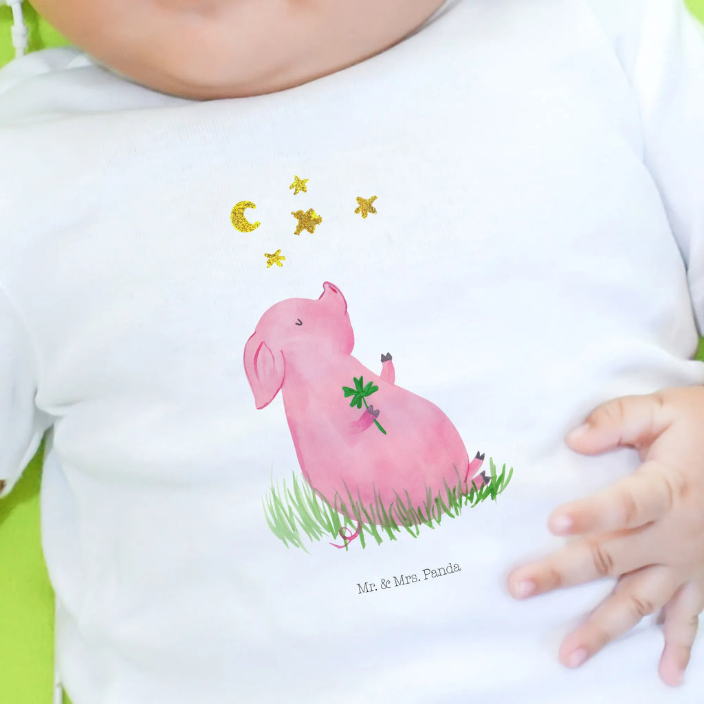 Organic Baby Shirt Schwein Glück Baby Shirt Unisex, Baby Shirt Pastell, Baby Hemd, Baby Bio Shirt, Baby Baumwollshirt, Baby Shirt, Baby Pullover, Baby Top, Baby Shirt Erstausstattung, Baby Shirt Geschenk, Baby Shirt Mit Spruch, Baby Shirt Mit Aufdruck, Baby Jerseyshirt, Baby Shirt Weiß, Baby T-Shirt, Baby Shirt Junge, Baby Oberteil, Lustiges Baby Shirt, Baby Shirt Modern, Baby Shirt Bunt, Baby Shirt Klassisch, Baby Shirt Mädchen, Baby Shirt Neutral, Baby Shirt Grau, Baby Sweatshirt, Baby Shirt Mit Motiv, Baby Shirt Gestreift, Süßes Baby Shirt, Baby Kurzarmshirt, Baby Shirt Alltag, Baby Langarmshirt, Baby Shirt Zur Geburt, Gute Laune, Tiermotive, Tiere, Lustige Sprüche, Schwein, Glücksbringer, Glücksschwein. Glück, Sernchen, Schweinchen, Träume, Ziele, Sterne, Motivation