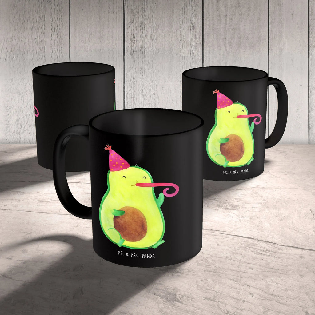 Mug avocado Celebration Sprüchetasse, statement tasse, Kaffeetasse, Tasse mit Spruch, Henkelbecher, Bedruckte Tasse, Geschenktasse, Keramiktasse, milchkaffeetasse, Pott, kaffeebecher bedruckt, Teetasse, hochwertige tasse, Henkeltasse, kaffeetasse bedruckt, kaffeebecher keramik, haferl, Tasse, Keramikbecher, Motivtasse, Frühstückstasse, heißgetränkebecher, tasse für büro, Frühstücksbecher, Bürotasse, Trinkbecher, tasse für kaffee, design tasse, Teebecher, kaffeetasse keramik, Tasse mit Motiv, Teepott, Designtasse, Becher, Kaffeepott, Coffee Mug, schöne tasse, Trinktasse, Bürobecher, Kaffeebecher, Mug, Dekotasse, Kakaotasse, Avocado, Gesund, Vegan, Veggie, Geburtstag, Feierlichkeit, Tröte, Gute Laune, Fete, Feier, Party