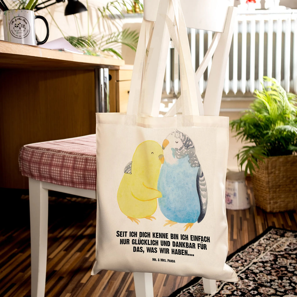 Tragetasche Wellensittich Liebe Tragetasche, Einkaufstüte, Tasche, Stofftasche, Beuteltasche, Strandtasche, Schultertasche, Jutebeutel, Badetasche, Beutel, Umhängetasche, Einkaufstasche, Laptoptasche, Jutetasche, Shopper, Stoffbeutel, Liebe, Partner, Freund, Freundin, Ehemann, Ehefrau, Heiraten, Verlobung, Heiratsantrag, Liebesgeschenk, Jahrestag, Hocheitstag, Kuscheln, Vertrauen, Nähe, Wellensittich, Vögel