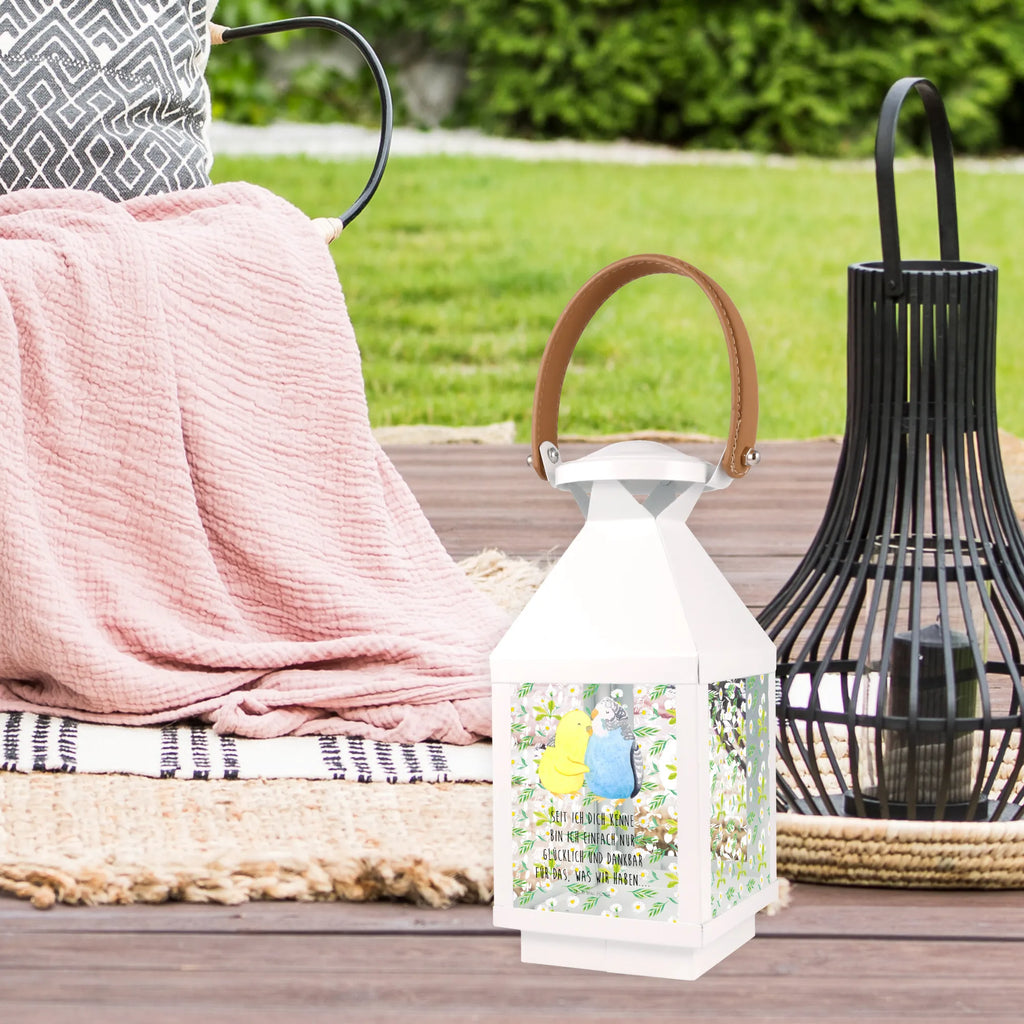 Deko Laterne Wellensittich Liebe Laterne Modern, Laterne Mit Muster, Laterne XXL, Tischlaterne, Windlichtlaterne, Laterne Shabby Chic, Laterne Mit Spiegelglas, Laterne Zum Stellen, Lichterkettenlaterne, Laterne Maritim, Laternenwindlicht, Laterne Wind- und Wetterfest, Innenraum-Laterne, Laterne Spülmaschinenfest (Glas), Laterne Weiß, Laterne Minimalistisch, Laterne Mit Blumenmotiv, Laterne Klein, Laterne Rustikal, Holzlaterne, Laterne Deko, Glaslaterne, Hängelaterne Deko, Laterne Skandinavisch, Laternenlicht, Laternen-Set, Laterne Landhausstil, Dekolaterne, Laterne Mit Motiv, Teelichthalter Laterne, Laterne Zum Hängen, Laterne Pastellfarben, Deko Laterne, Laterne Klassisch, Laterne Romantisch, Laterne Mit Sternenmuster, Terrasse-Laterne, Windlicht, Outdoor-Laterne, Metalllaterne, Lichterlaterne, Metall Laterne, Laterne Orientalisch, Laterne Beleuchtet, Leuchten, LED-Laterne, Laterne Mit Griff, Laterne Vintage, Hängeleuchte, Kerzenlaterne, Freund, Liebe, Liebesgeschenk, Jahrestag, Verlobung, Partner, Ehemann, Ehefrau, Heiraten, Heiratsantrag, Hocheitstag, Freundin, Vögel, Wellensittich, Vertrauen, Nähe, Kuscheln