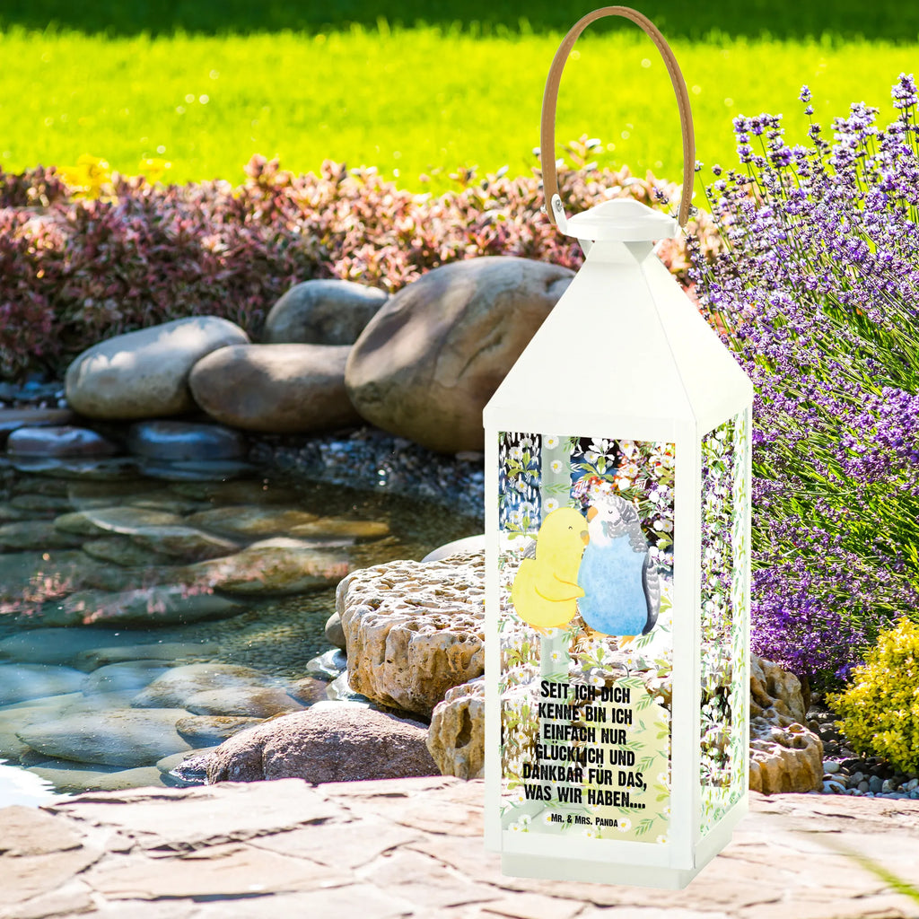 Deko Laterne Wellensittich Liebe Laterne Modern, Laterne Mit Muster, Laterne XXL, Tischlaterne, Windlichtlaterne, Laterne Shabby Chic, Laterne Mit Spiegelglas, Laterne Zum Stellen, Lichterkettenlaterne, Laterne Maritim, Laternenwindlicht, Laterne Wind- und Wetterfest, Innenraum-Laterne, Laterne Spülmaschinenfest (Glas), Laterne Weiß, Laterne Minimalistisch, Laterne Mit Blumenmotiv, Laterne Klein, Laterne Rustikal, Holzlaterne, Laterne Deko, Glaslaterne, Hängelaterne Deko, Laterne Skandinavisch, Laternenlicht, Laternen-Set, Laterne Landhausstil, Dekolaterne, Laterne Mit Motiv, Teelichthalter Laterne, Laterne Zum Hängen, Laterne Pastellfarben, Deko Laterne, Laterne Klassisch, Laterne Romantisch, Laterne Mit Sternenmuster, Terrasse-Laterne, Windlicht, Outdoor-Laterne, Metalllaterne, Lichterlaterne, Metall Laterne, Laterne Orientalisch, Laterne Beleuchtet, Leuchten, LED-Laterne, Laterne Mit Griff, Laterne Vintage, Hängeleuchte, Kerzenlaterne, Freund, Liebe, Liebesgeschenk, Jahrestag, Verlobung, Partner, Ehemann, Ehefrau, Heiraten, Heiratsantrag, Hocheitstag, Freundin, Vögel, Wellensittich, Vertrauen, Nähe, Kuscheln