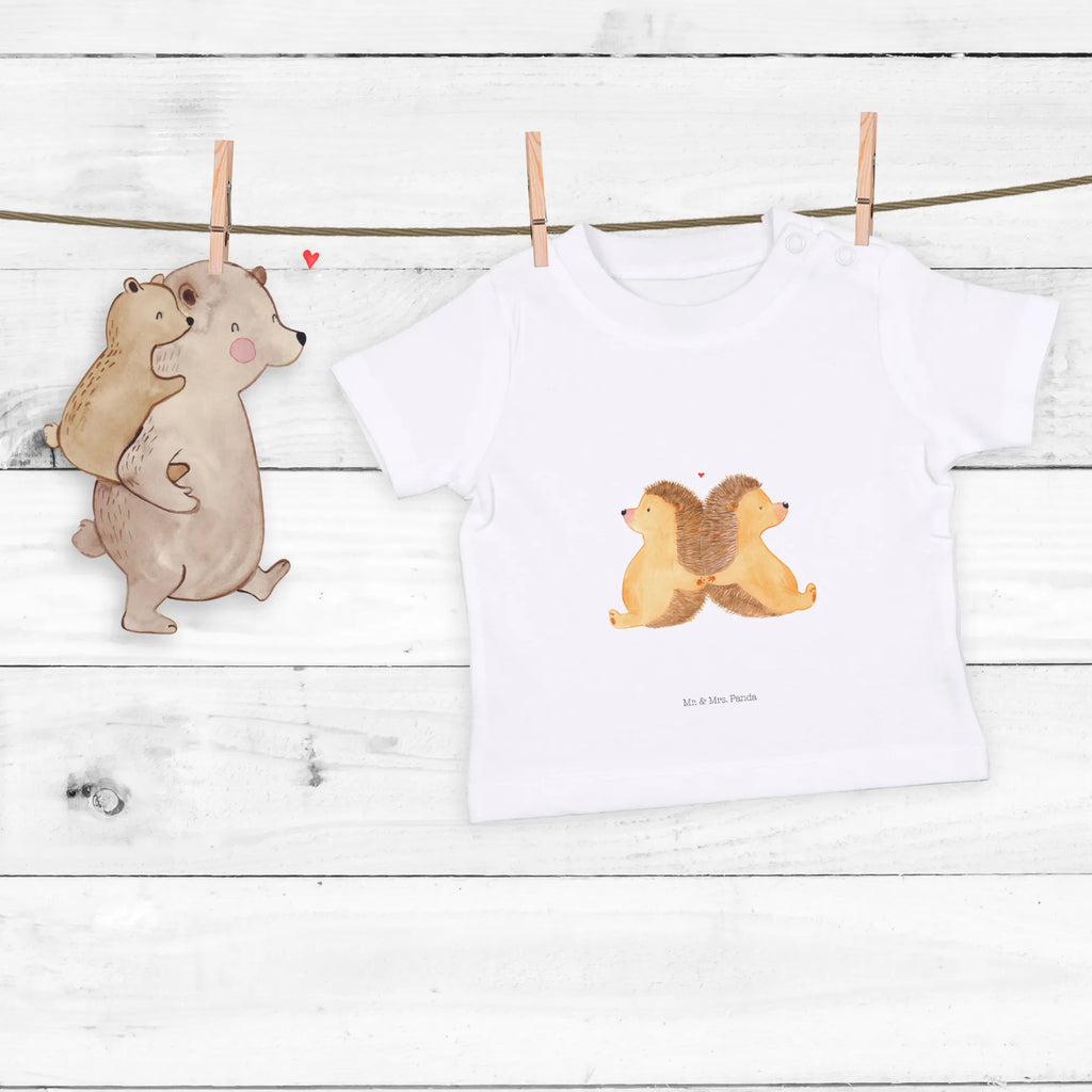 Organic Baby Shirt Hedgehogs holding hands Baby Jerseyshirt, Baby Pullover, Süßes Baby Shirt, Baby Top, Baby Shirt Erstausstattung, Baby Kurzarmshirt, Baby Shirt Mädchen, Baby Baumwollshirt, Baby Shirt Modern, Baby Shirt Neutral, Baby Shirt Bunt, Baby Shirt Gestreift, Baby Shirt Alltag, Baby T-Shirt, Baby Shirt, Lustiges Baby Shirt, Baby Shirt Zur Geburt, Baby Shirt Junge, Baby Shirt Unisex, Baby Shirt Pastell, Baby Hemd, Baby Shirt Grau, Baby Shirt Geschenk, Baby Shirt Mit Motiv, Baby Sweatshirt, Baby Shirt Mit Spruch, Baby Shirt Mit Aufdruck, Baby Bio Shirt, Baby Oberteil, Baby Langarmshirt, Baby Shirt Weiß, Baby Shirt Klassisch, Partner, Verlobung, Ehefrau, Freundin, Heiraten, Freund, Heiratsantrag, Liebe, Hocheitstag, Liebesgeschenk, Ehemann, Jahrestag, Igel, Love, Igelliebe, Gemeinsamkeit, Große Liebe, Geschenk für Zwei, Hochzeit, Lieblingsmensch, Liebesbotschaft, Liebesbeweis, Hand in Hand