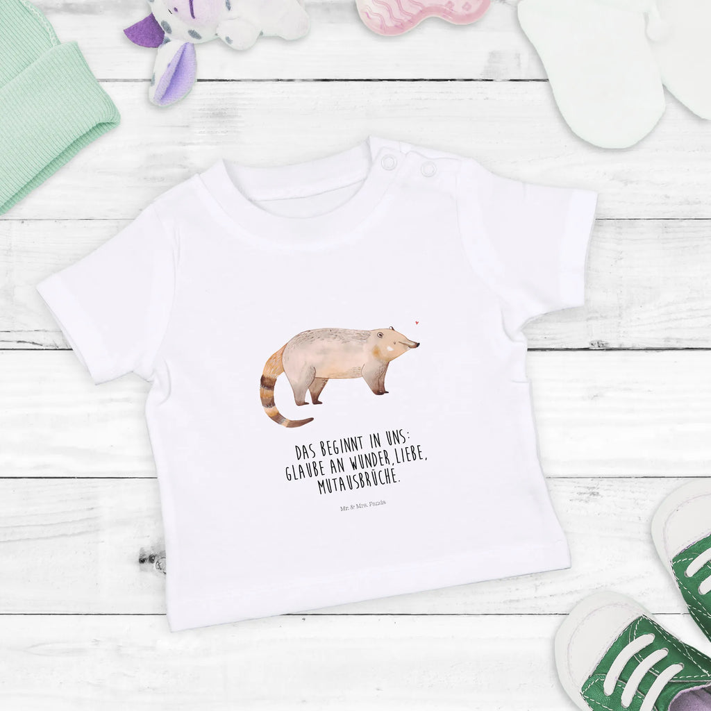 Organic Baby Shirt Nasenbär Lustiges Baby Shirt, Baby Shirt Mit Spruch, Baby Shirt Grau, Baby Shirt Gestreift, Baby Jerseyshirt, Baby Shirt Junge, Baby Shirt Erstausstattung, Baby Pullover, Baby Shirt Neutral, Baby Shirt Mit Aufdruck, Baby Shirt Pastell, Baby Hemd, Baby Shirt Unisex, Baby Oberteil, Baby Bio Shirt, Baby Kurzarmshirt, Baby Shirt Klassisch, Süßes Baby Shirt, Baby Shirt Weiß, Baby Shirt Modern, Baby Shirt, Baby Shirt Geschenk, Baby T-Shirt, Baby Shirt Mit Motiv, Baby Shirt Mädchen, Baby Sweatshirt, Baby Shirt Zur Geburt, Baby Baumwollshirt, Baby Shirt Bunt, Baby Langarmshirt, Baby Shirt Alltag, Baby Top, Gute Laune, Tiermotive, Tiere, Lustige Sprüche, Rüsselbär, Bär, Nasenbären, Nasenbär