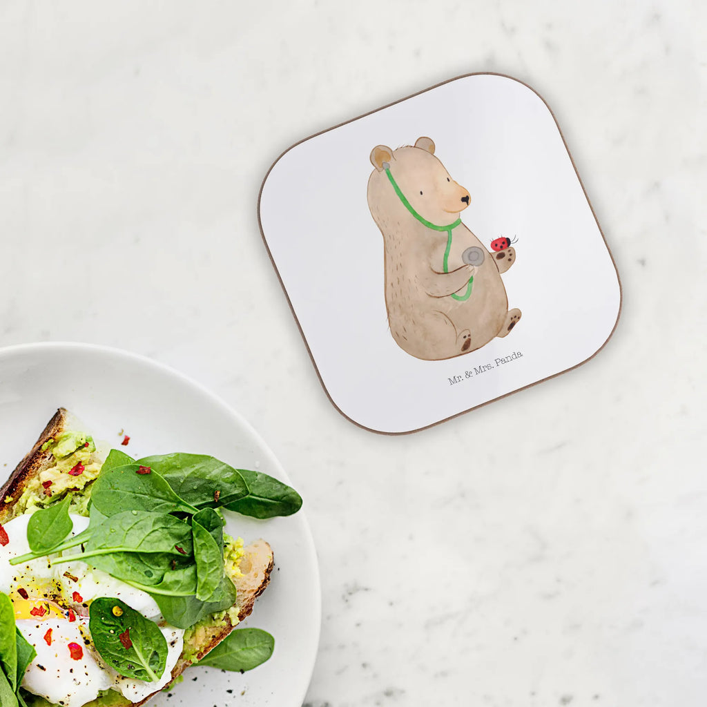 Quadratische Untersetzer Bär Arzt eckiger untersetzer, Untersetzer Gläser, Tischschoner, Untersetzer Tasse, Getränkeuntersetzer, Tischuntersetzer, Holzuntersetzer, deko untersetzer, grill untersetzer, Flaschenuntersetzer, bieruntersetzer, Tassen Untersetzer, schutzuntersetzer, Design Untersetzer, party untersetzer, Glasuntersetzer, Untersetzer für Gläser, Untersetzer Glas, Untersetzer Quadratisch, Untersetzer Kaffee, garten untersetzer, Coaster, weinflaschenuntersetzer, bar untersetzer, hartfaser untersetzer, Quadratischer Untersetzer, Kaffeeuntersetzer, esstisch untersetzer, Teeuntersetzer, gläseruntersetzer, unterleger, weinglasuntersetzer, Untersetzer Tee, Untersetzer, weinuntersetzer, Baruntersetzer, Becheruntersetzer, Tassenuntersetzer, hartfaseruntersetzer, Teddy, Bär, Teddybär, Doktorin, Arzt, Professorin, Professor, Ärztin, Doktor
