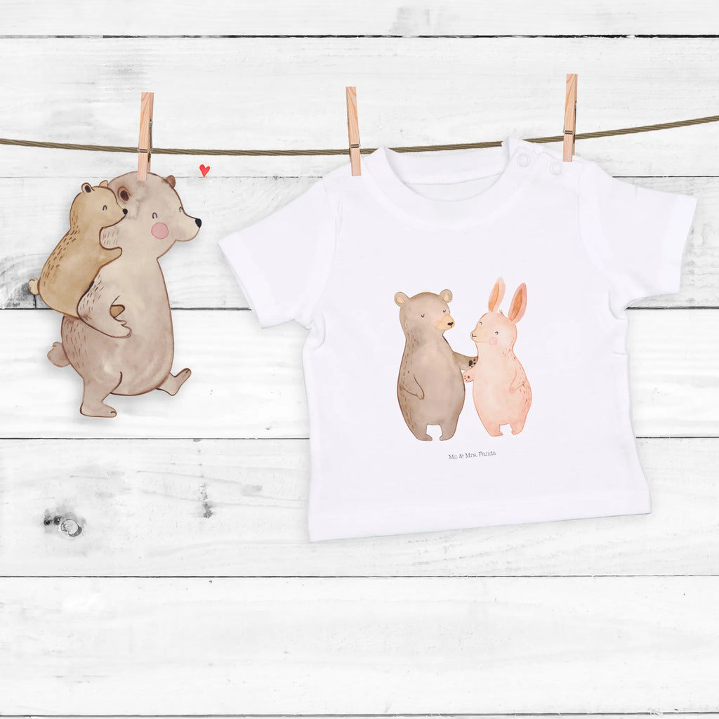 Organic Baby Shirt Bär und Hase Umarmen Baby Shirt Pastell, Baby Hemd, Baby Shirt Klassisch, Süßes Baby Shirt, Baby Shirt Alltag, Baby Shirt Mit Spruch, Baby T-Shirt, Baby Bio Shirt, Baby Baumwollshirt, Baby Shirt Mit Motiv, Baby Shirt Mit Aufdruck, Baby Shirt Weiß, Baby Shirt Bunt, Baby Kurzarmshirt, Baby Shirt Geschenk, Lustiges Baby Shirt, Baby Shirt Mädchen, Baby Top, Baby Jerseyshirt, Baby Shirt Gestreift, Baby Shirt, Baby Oberteil, Baby Shirt Neutral, Baby Pullover, Baby Shirt Unisex, Baby Langarmshirt, Baby Shirt Modern, Baby Sweatshirt, Baby Shirt Zur Geburt, Baby Shirt Grau, Baby Shirt Junge, Baby Shirt Erstausstattung, Hocheitstag, Liebesgeschenk, Jahrestag, Verlobung, Freundin, Partner, Freund, Ehemann, Ehefrau, Heiraten, Liebe, Heiratsantrag, Bär, Bärchen, Bester Freund, Hase, Best Friends, Freunde