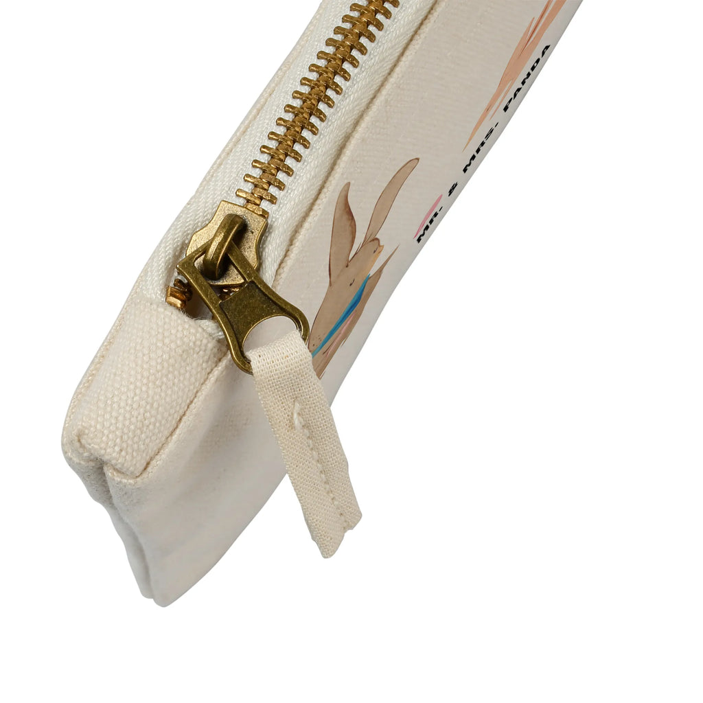 Make-up bag Bunnies with seashell Stifteaufbewahrung, Schminktasche Geschenk, Aufbewahrung für Schminke, Schminktasche Stoff, Schminktasche Wasserdicht, Schminktasche Für Mädchen, Schminktasche Minimalistisch, Schminktasche Groß, Schminktasche Klein, Kosmetiktasche, Schminktasche Transparent, Schminktasche Tiermotiv, Reise-Kosmetiktasche, Schminktasche Mit Muster, Schminktasche Für Teenager, Schminktasche, Kosmetiktasche Organizer, Make-Up Tasche, Kulturbeutel Damen, Schminktasche Nachhaltig, Schminktasche Leder, Kosmetiktasche Für Handtasche, Schminkbeutel, Schminktasche Für Unterwegs, Schminktasche Reise, Kosmetiktasche Zum Mitnehmen, Schminktasche Zum Aufhängen, Schminktasche Mit Fächern, Kosmetiktasche Mit Spiegel, Schminktasche Blumen, Schminktasche für Unterwegs, Schminktasche Modern, Kosmetiktasche Damen, Schminktäschchen, Schminktasche Mit Reißverschluss, Familie, Vatertag, Muttertag, Bruder, Schwester, Mama, Papa, Oma, Opa, best friends, Muscheln, Freundin, BFF, Muscheln sammeln, Meer, beste Freundin, Hasen, Freundinnen