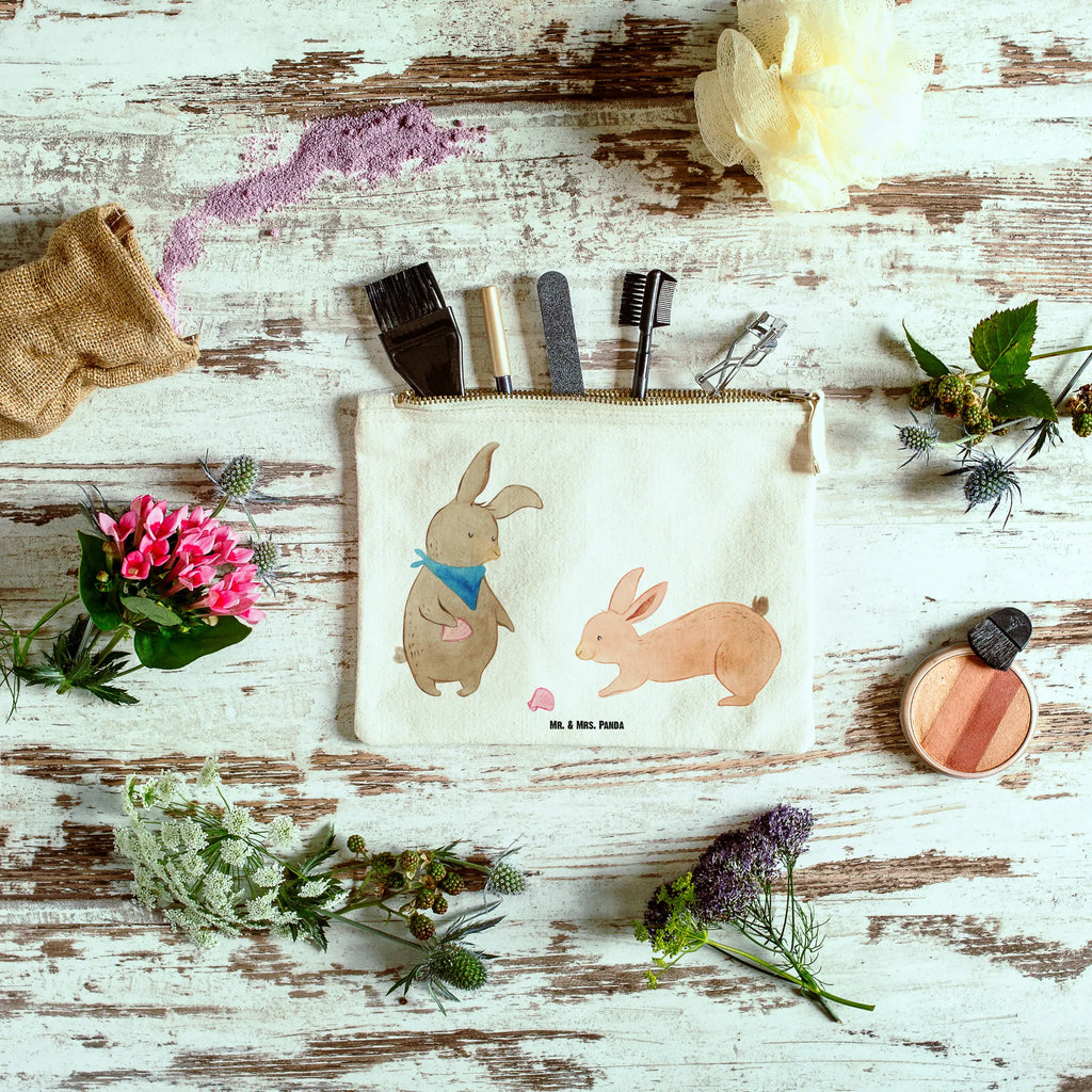 Make-up bag Bunnies with seashell Stifteaufbewahrung, Schminktasche Geschenk, Aufbewahrung für Schminke, Schminktasche Stoff, Schminktasche Wasserdicht, Schminktasche Für Mädchen, Schminktasche Minimalistisch, Schminktasche Groß, Schminktasche Klein, Kosmetiktasche, Schminktasche Transparent, Schminktasche Tiermotiv, Reise-Kosmetiktasche, Schminktasche Mit Muster, Schminktasche Für Teenager, Schminktasche, Kosmetiktasche Organizer, Make-Up Tasche, Kulturbeutel Damen, Schminktasche Nachhaltig, Schminktasche Leder, Kosmetiktasche Für Handtasche, Schminkbeutel, Schminktasche Für Unterwegs, Schminktasche Reise, Kosmetiktasche Zum Mitnehmen, Schminktasche Zum Aufhängen, Schminktasche Mit Fächern, Kosmetiktasche Mit Spiegel, Schminktasche Blumen, Schminktasche für Unterwegs, Schminktasche Modern, Kosmetiktasche Damen, Schminktäschchen, Schminktasche Mit Reißverschluss, Familie, Vatertag, Muttertag, Bruder, Schwester, Mama, Papa, Oma, Opa, best friends, Muscheln, Freundin, BFF, Muscheln sammeln, Meer, beste Freundin, Hasen, Freundinnen