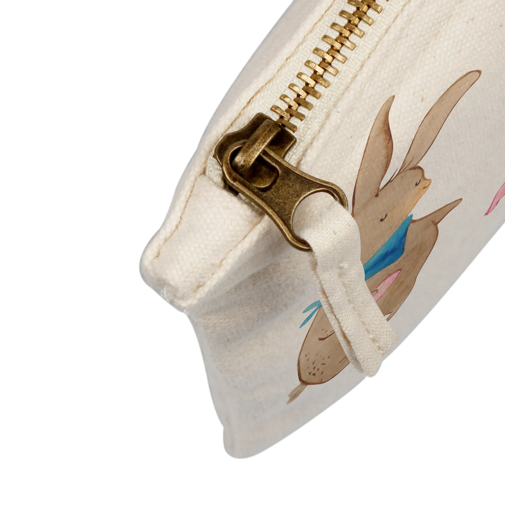 Make-up bag Bunnies with seashell Stifteaufbewahrung, Schminktasche Geschenk, Aufbewahrung für Schminke, Schminktasche Stoff, Schminktasche Wasserdicht, Schminktasche Für Mädchen, Schminktasche Minimalistisch, Schminktasche Groß, Schminktasche Klein, Kosmetiktasche, Schminktasche Transparent, Schminktasche Tiermotiv, Reise-Kosmetiktasche, Schminktasche Mit Muster, Schminktasche Für Teenager, Schminktasche, Kosmetiktasche Organizer, Make-Up Tasche, Kulturbeutel Damen, Schminktasche Nachhaltig, Schminktasche Leder, Kosmetiktasche Für Handtasche, Schminkbeutel, Schminktasche Für Unterwegs, Schminktasche Reise, Kosmetiktasche Zum Mitnehmen, Schminktasche Zum Aufhängen, Schminktasche Mit Fächern, Kosmetiktasche Mit Spiegel, Schminktasche Blumen, Schminktasche für Unterwegs, Schminktasche Modern, Kosmetiktasche Damen, Schminktäschchen, Schminktasche Mit Reißverschluss, Familie, Vatertag, Muttertag, Bruder, Schwester, Mama, Papa, Oma, Opa, best friends, Muscheln, Freundin, BFF, Muscheln sammeln, Meer, beste Freundin, Hasen, Freundinnen