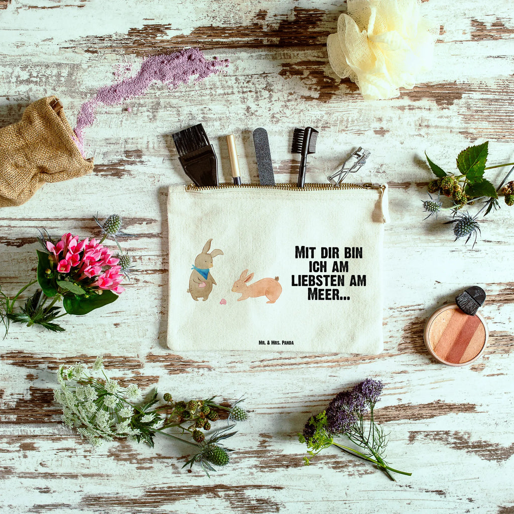 Make-up bag Bunnies with seashell Stifteaufbewahrung, Schminktasche Geschenk, Aufbewahrung für Schminke, Schminktasche Stoff, Schminktasche Wasserdicht, Schminktasche Für Mädchen, Schminktasche Minimalistisch, Schminktasche Groß, Schminktasche Klein, Kosmetiktasche, Schminktasche Transparent, Schminktasche Tiermotiv, Reise-Kosmetiktasche, Schminktasche Mit Muster, Schminktasche Für Teenager, Schminktasche, Kosmetiktasche Organizer, Make-Up Tasche, Kulturbeutel Damen, Schminktasche Nachhaltig, Schminktasche Leder, Kosmetiktasche Für Handtasche, Schminkbeutel, Schminktasche Für Unterwegs, Schminktasche Reise, Kosmetiktasche Zum Mitnehmen, Schminktasche Zum Aufhängen, Schminktasche Mit Fächern, Kosmetiktasche Mit Spiegel, Schminktasche Blumen, Schminktasche für Unterwegs, Schminktasche Modern, Kosmetiktasche Damen, Schminktäschchen, Schminktasche Mit Reißverschluss, Familie, Vatertag, Muttertag, Bruder, Schwester, Mama, Papa, Oma, Opa, best friends, Muscheln, Freundin, BFF, Muscheln sammeln, Meer, beste Freundin, Hasen, Freundinnen