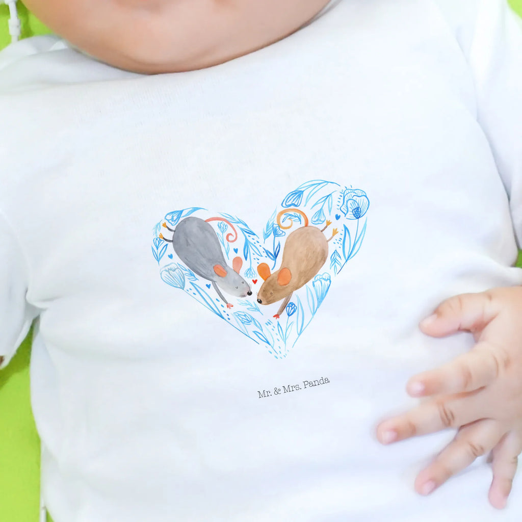 Organiczna koszulka dla niemowląt Myszy serce Baby Sweatshirt, Baby Shirt Mit Motiv, Baby Shirt Pastell, Baby Shirt Junge, Baby Shirt Gestreift, Baby Shirt Erstausstattung, Baby Shirt Bunt, Baby Pullover, Baby Shirt Mit Spruch, Baby Hemd, Lustiges Baby Shirt, Baby Shirt Grau, Baby Shirt Geschenk, Baby Shirt Modern, Baby Top, Baby T-Shirt, Baby Shirt, Baby Shirt Zur Geburt, Baby Shirt Mit Aufdruck, Süßes Baby Shirt, Baby Kurzarmshirt, Baby Oberteil, Baby Shirt Mädchen, Baby Shirt Klassisch, Baby Shirt Alltag, Baby Bio Shirt, Baby Shirt Neutral, Baby Langarmshirt, Baby Jerseyshirt, Baby Shirt Weiß, Baby Baumwollshirt, Baby Shirt Unisex, Heiratsantrag, Ehemann, Heiraten, Freund, Ehefrau, Verlobung, Liebesgeschenk, Freundin, Partner, Liebe, Hocheitstag, Jahrestag, Liebesbotschaft, Geschenk für Zwei, Love, Lieblingsmensch, Gemeinsamkeit, Liebesbeweis, Maus, Hochzeit, Mäuse