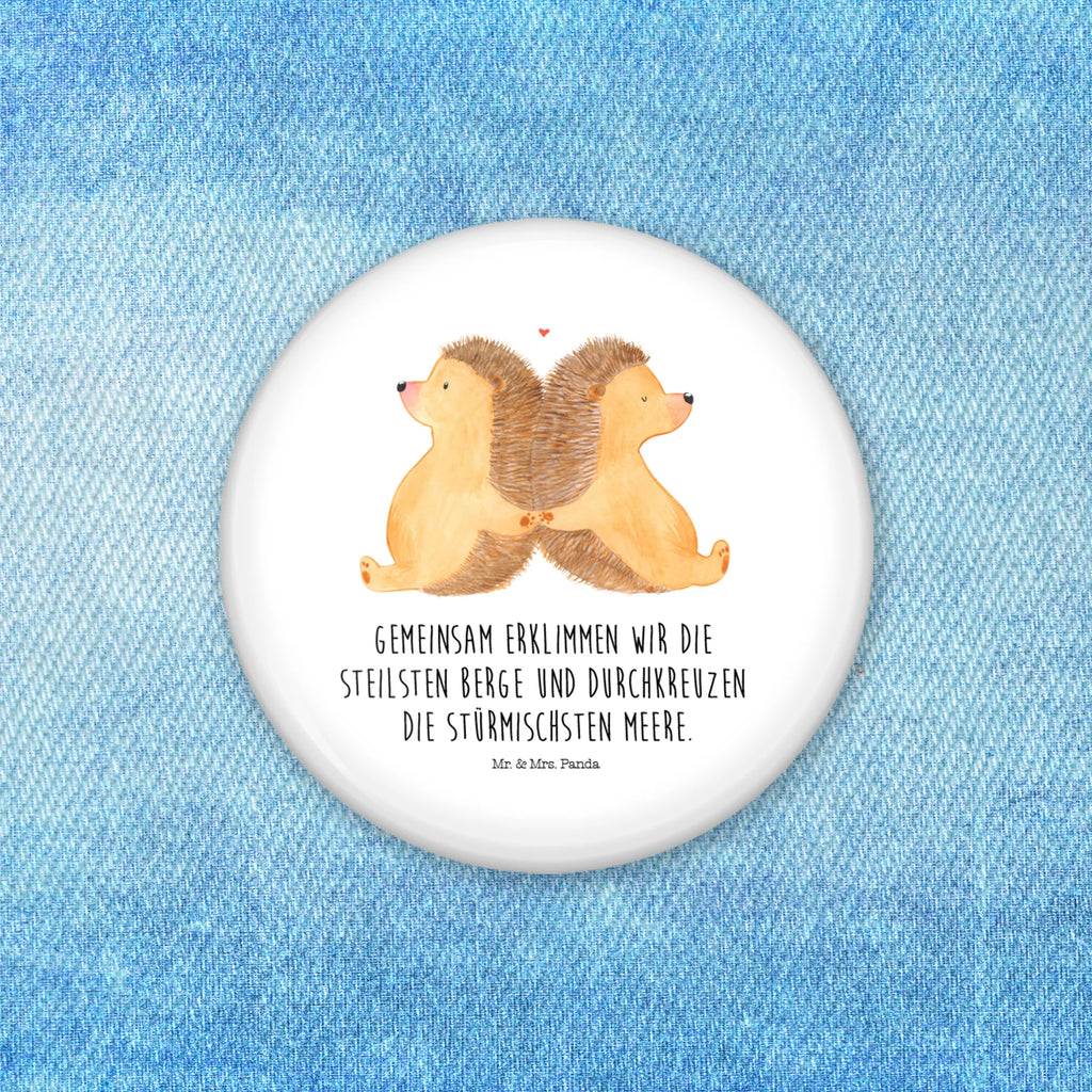 Button Igel händchenhaltend Button-Logo 50 mm, Button-Anstecker 50 mm, Pin 50 mm, Festivalbutton 50 mm, Button-Set 50 mm, Ansteckbutton 50 mm, Button-Emblem 50 mm, Button-Lieferung 50 mm, Sammlerbutton 50 mm, Button-Sujet 50 mm, Vereinsbutton 50 mm, Runde Buttons 50 mm, Button Abzeichen 50 mm, Button-Design 50 mm, Button-Druck 50 mm, Badge 50 mm, Button-Button 50 mm, Eventbutton 50 mm, Button-Kollektion 50 mm, Button-Edition 50 mm, Button-Motiv 50 mm, Marketingbutton 50 mm, Button-Presse 50 mm, Button 50 mm, Button-Sonderedition 50 mm, Pin-Button 50 mm, Button-Pin 50 mm, Button-Badge 50 mm, Werbebutton 50 mm, Liebe, Partner, Freund, Freundin, Ehemann, Ehefrau, Heiraten, Verlobung, Heiratsantrag, Liebesgeschenk, Jahrestag, Hocheitstag, Liebesbeweis, Liebesbotschaft, Lieblingsmensch, Love, Igelliebe, Geschenk für zwei, Igel, Gemeinsamkeit, Hand in Hand, große Liebe, Hochzeit