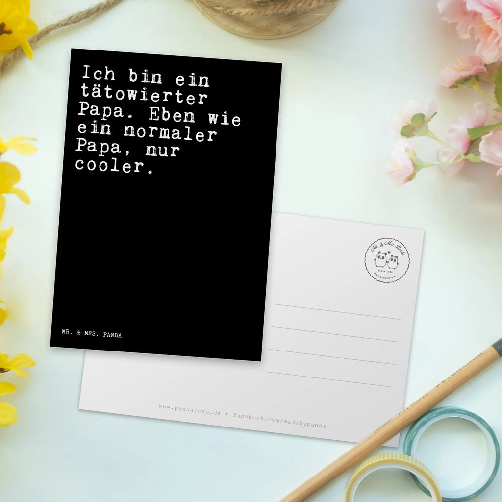 Postkarte Sprüche und Zitate Ich bin ein tätowierter Papa. Eben wie ein normaler Papa, nur cooler. Postkarte, Karte, Geburtstagskarte, Einladung Geburtstag, Einladungskarten Geburtstag, Ansichtskarten, Ansichtskarte, Geschenkkarte, Grußkarte, Dankeskarte, Einladung, Einladungskarte, Spruch, Sprüche, lustige Sprüche, Weisheiten, Zitate, Spruch Geschenke, Spruch Sprüche Weisheiten Zitate Lustig Weisheit Worte