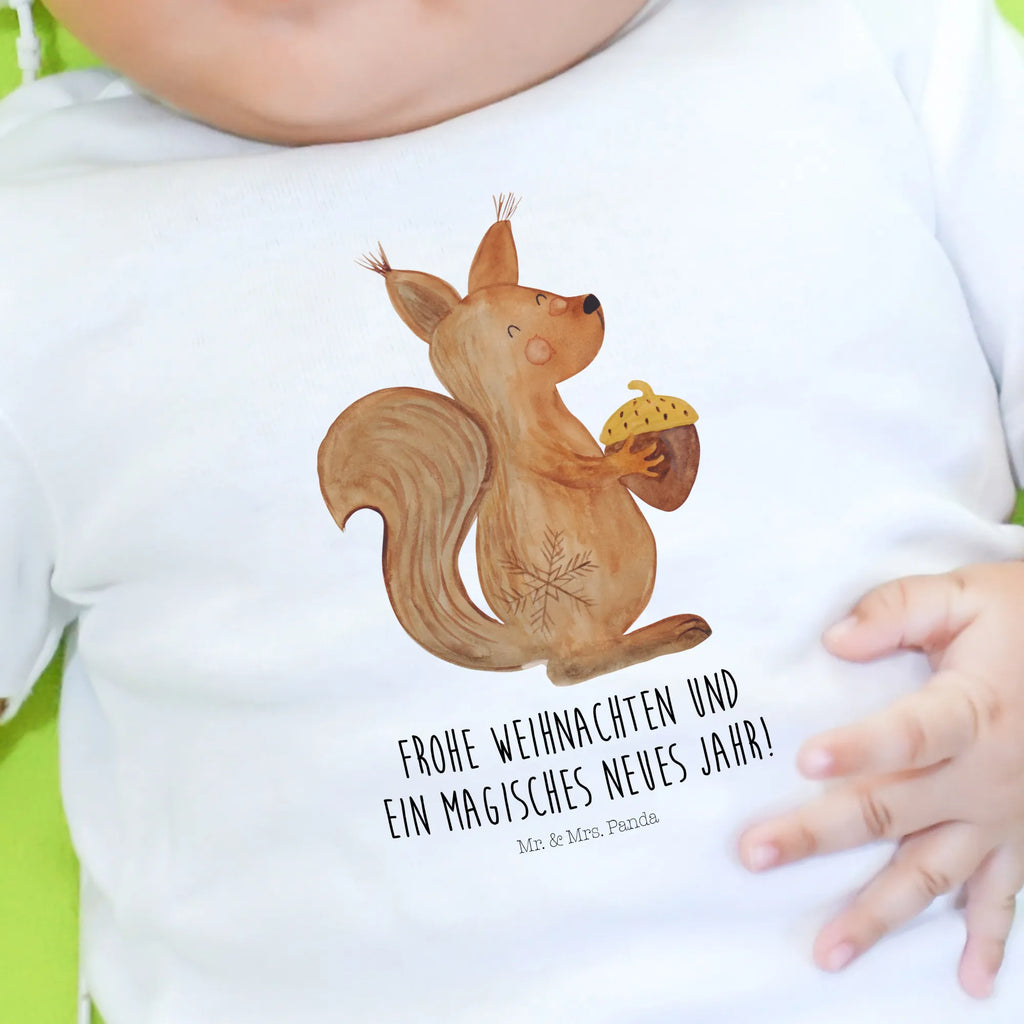 Organic Baby Shirt Eichhörnchen Weihnachtszeit Baby Shirt Pastell, Baby Shirt Gestreift, Baby Shirt Junge, Lustiges Baby Shirt, Baby Shirt Mit Motiv, Baby Pullover, Baby Oberteil, Baby T-Shirt, Baby Shirt Modern, Baby Shirt Geschenk, Baby Shirt Bunt, Baby Shirt Mädchen, Baby Shirt Grau, Baby Shirt Unisex, Süßes Baby Shirt, Baby Shirt, Baby Hemd, Baby Shirt Alltag, Baby Shirt Mit Aufdruck, Baby Langarmshirt, Baby Kurzarmshirt, Baby Top, Baby Bio Shirt, Baby Shirt Erstausstattung, Baby Sweatshirt, Baby Shirt Klassisch, Baby Shirt Mit Spruch, Baby Jerseyshirt, Baby Shirt Neutral, Baby Baumwollshirt, Baby Shirt Weiß, Baby Shirt Zur Geburt, Winter, Weihnachten, Weihnachtsdeko, Nikolaus, Advent, Heiligabend, Wintermotiv, Frohe Weihnachten, Neujahr, Frohes neues Jahr, Weihnachtsgruß, Guten Rutsch, Weihnachtsmotiv, Vogel