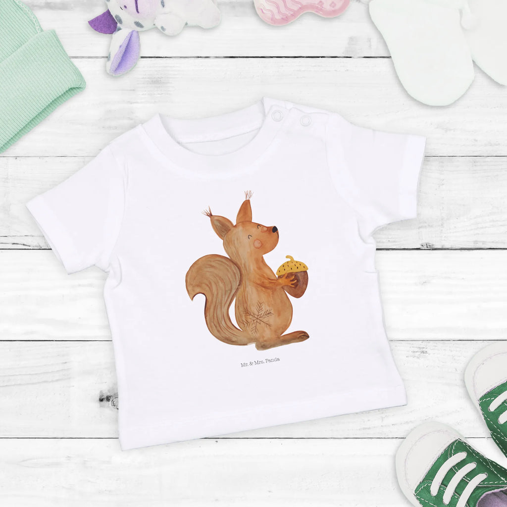 Organic Baby Shirt Eichhörnchen Weihnachtszeit Baby Shirt Pastell, Baby Shirt Gestreift, Baby Shirt Junge, Lustiges Baby Shirt, Baby Shirt Mit Motiv, Baby Pullover, Baby Oberteil, Baby T-Shirt, Baby Shirt Modern, Baby Shirt Geschenk, Baby Shirt Bunt, Baby Shirt Mädchen, Baby Shirt Grau, Baby Shirt Unisex, Süßes Baby Shirt, Baby Shirt, Baby Hemd, Baby Shirt Alltag, Baby Shirt Mit Aufdruck, Baby Langarmshirt, Baby Kurzarmshirt, Baby Top, Baby Bio Shirt, Baby Shirt Erstausstattung, Baby Sweatshirt, Baby Shirt Klassisch, Baby Shirt Mit Spruch, Baby Jerseyshirt, Baby Shirt Neutral, Baby Baumwollshirt, Baby Shirt Weiß, Baby Shirt Zur Geburt, Winter, Weihnachten, Weihnachtsdeko, Nikolaus, Advent, Heiligabend, Wintermotiv, Frohe Weihnachten, Neujahr, Frohes neues Jahr, Weihnachtsgruß, Guten Rutsch, Weihnachtsmotiv, Vogel