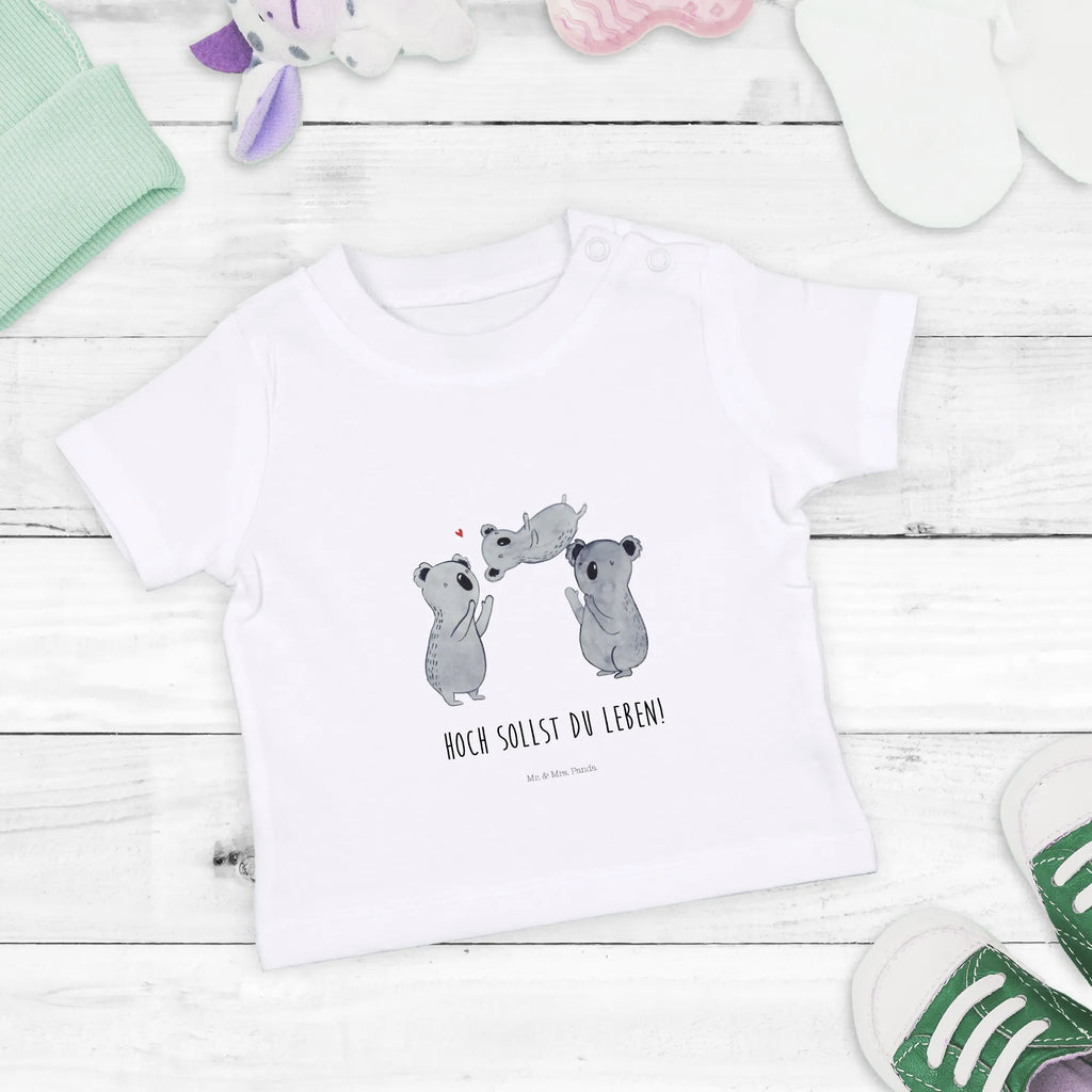 Organic Baby Shirt koalas Celebrate Baby Shirt Mit Spruch, Baby T-Shirt, Baby Shirt Geschenk, Baby Shirt Weiß, Baby Shirt Alltag, Baby Shirt Neutral, Baby Hemd, Baby Baumwollshirt, Baby Shirt Gestreift, Baby Shirt Modern, Baby Pullover, Baby Kurzarmshirt, Baby Oberteil, Baby Langarmshirt, Baby Shirt Bunt, Süßes Baby Shirt, Baby Shirt Junge, Baby Bio Shirt, Baby Top, Baby Shirt Pastell, Lustiges Baby Shirt, Baby Shirt Zur Geburt, Baby Shirt Grau, Baby Shirt Erstausstattung, Baby Shirt Mädchen, Baby Shirt Unisex, Baby Jerseyshirt, Baby Sweatshirt, Baby Shirt Klassisch, Baby Shirt Mit Motiv, Baby Shirt Mit Aufdruck, Baby Shirt, Geburtstag, Geburtstagsgeschenk, Geschenk, Familie, Liebe, Herz, Kind, Eltern, Koala